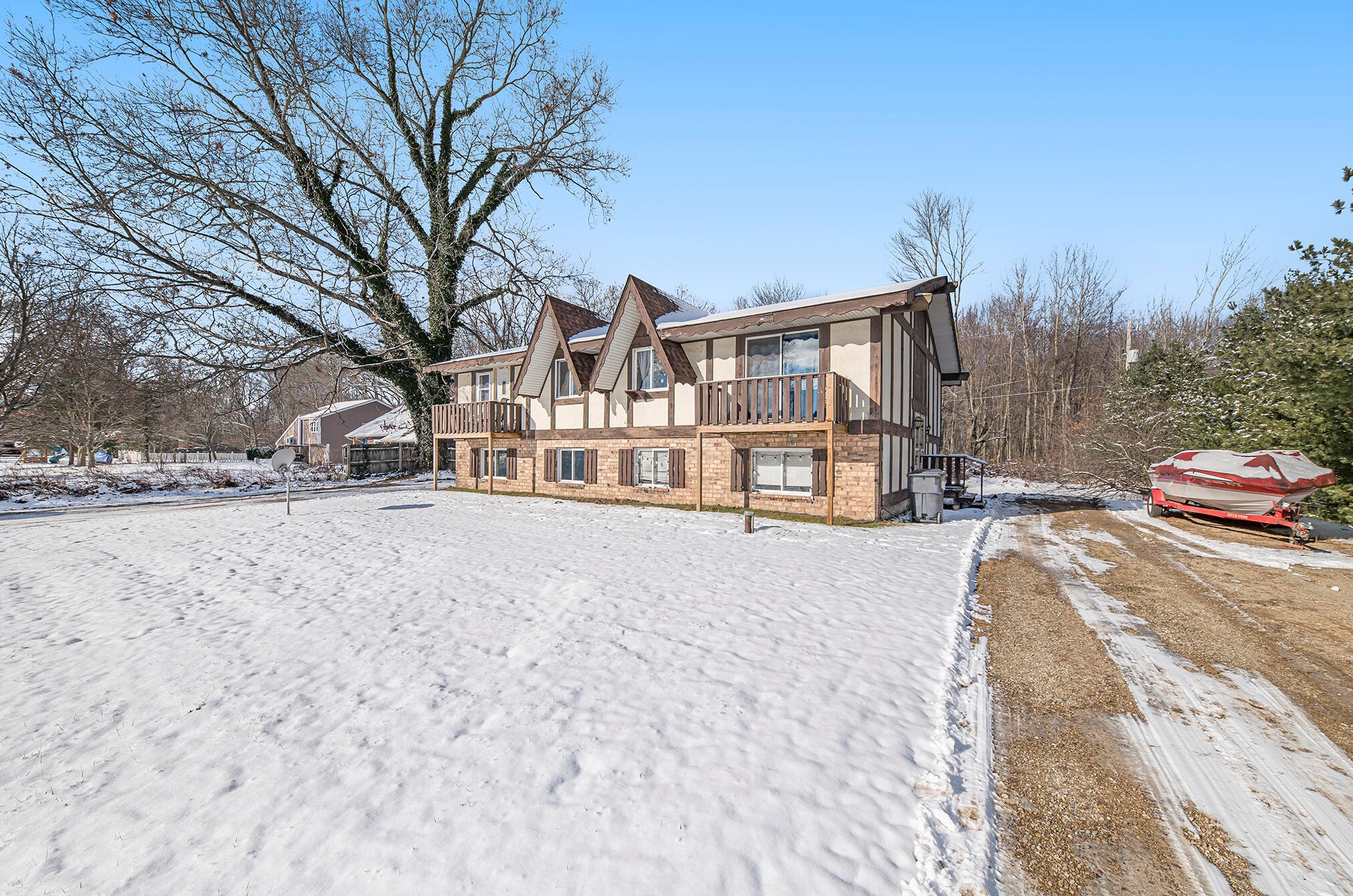 34242 Vauxhill Dr, Paw Paw, MI 49079-9543