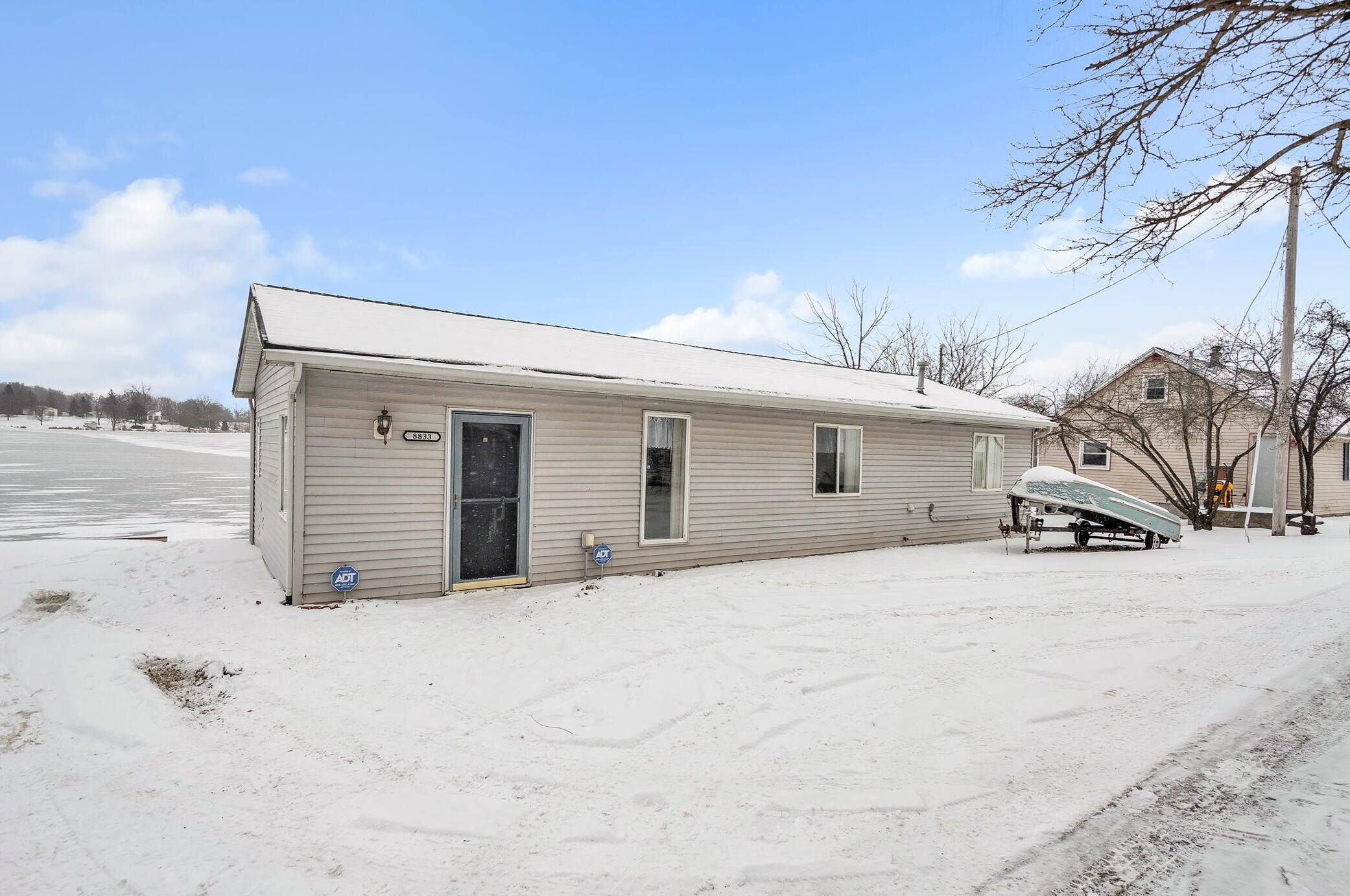 8833 Narrow Lake Rd, Springport, MI 49284