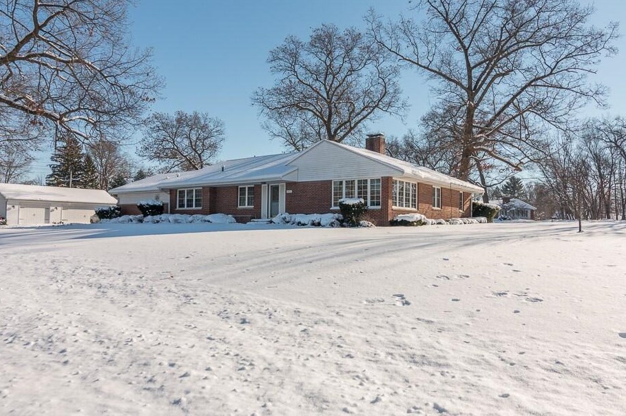 207 Cedar St, Decatur, MI 49045