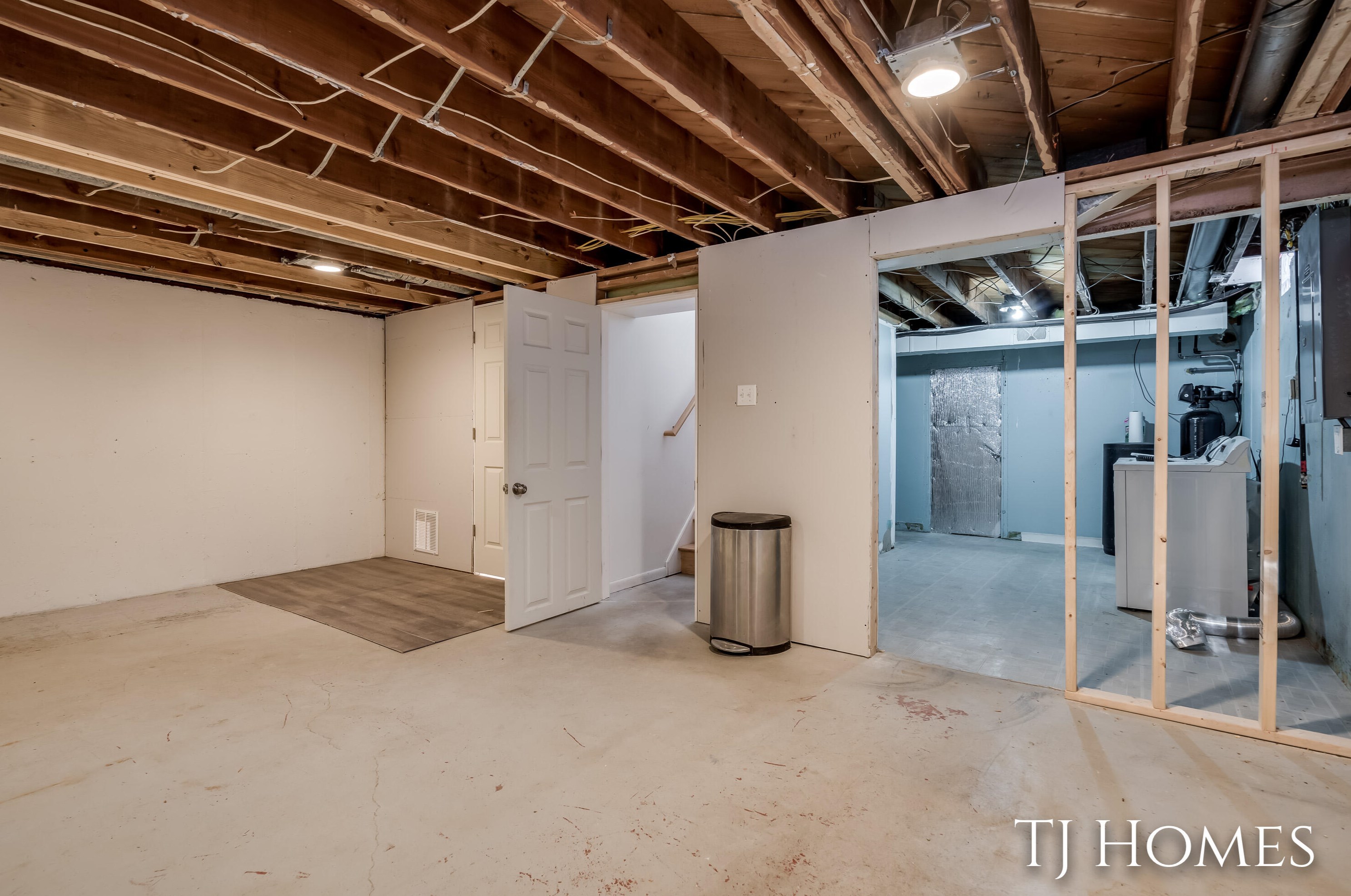 7161 Thorncrest Dr, Grand Rapids MI 49546-7358 exterior