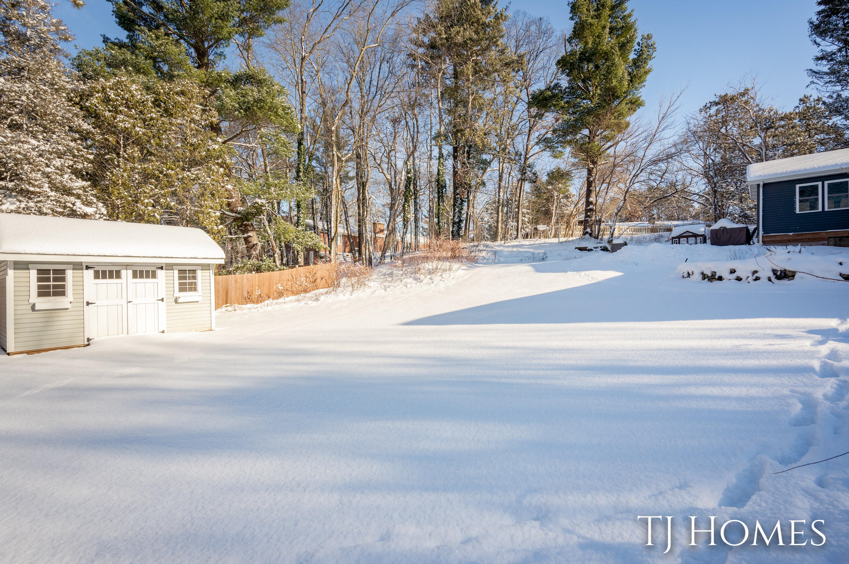 7161 Thorncrest Dr, Grand Rapids MI 49546-7358 exterior