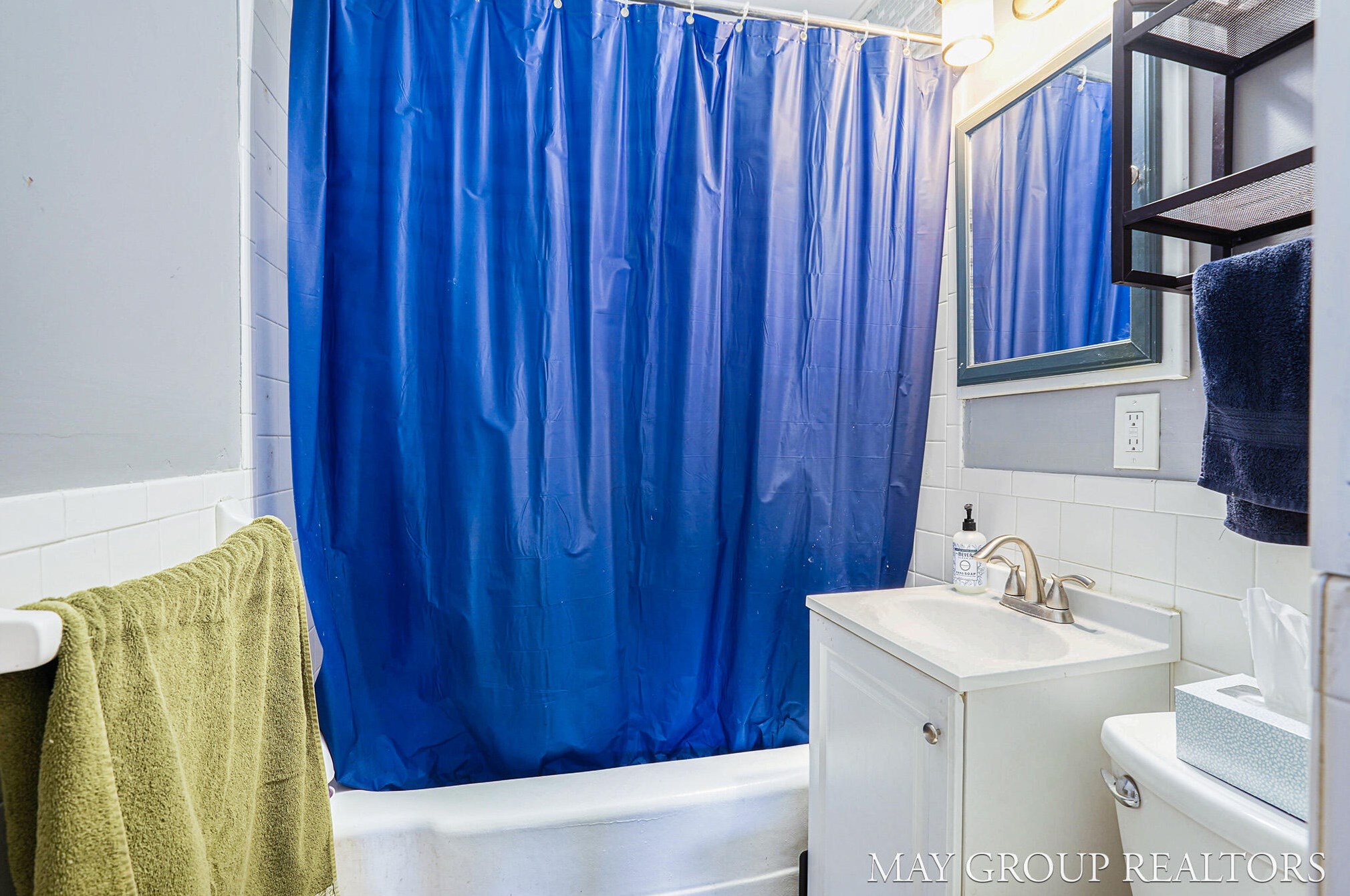 1335 Eastern Pl, Grand Rapids MI 49505-5221 exterior