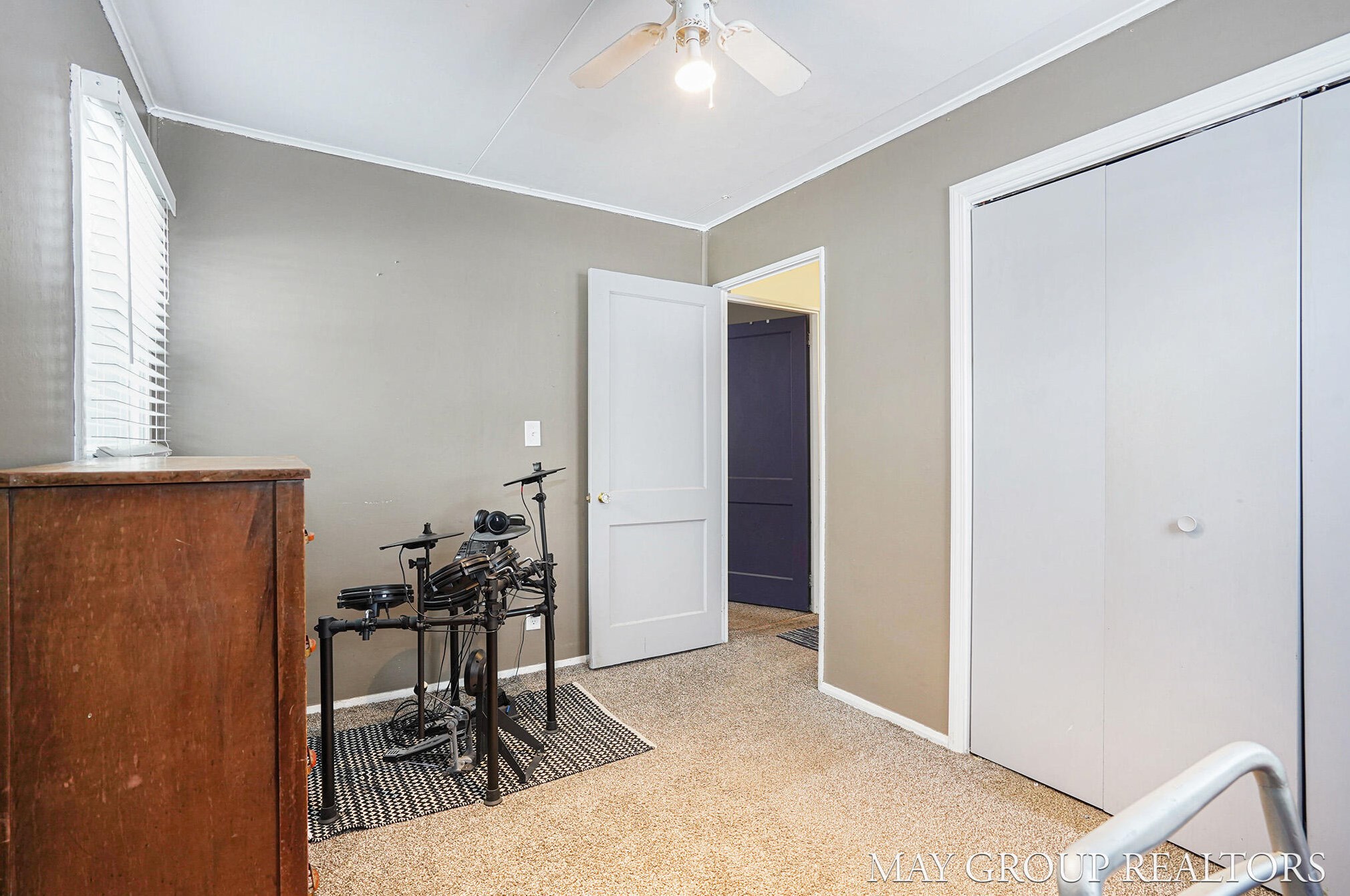 1335 Eastern Pl, Grand Rapids MI 49505-5221 exterior