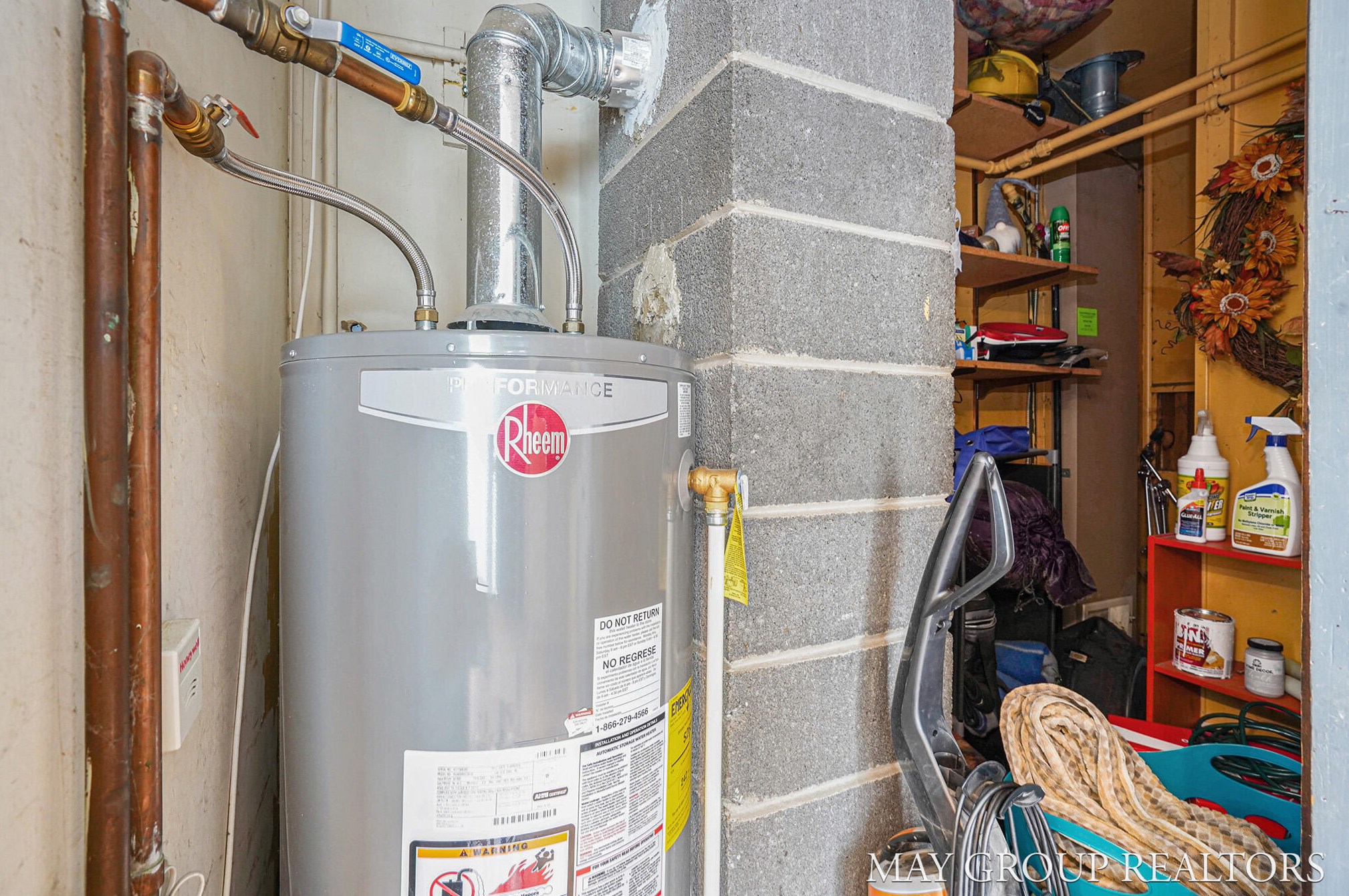 1335 Eastern Pl, Grand Rapids MI 49505-5221 exterior