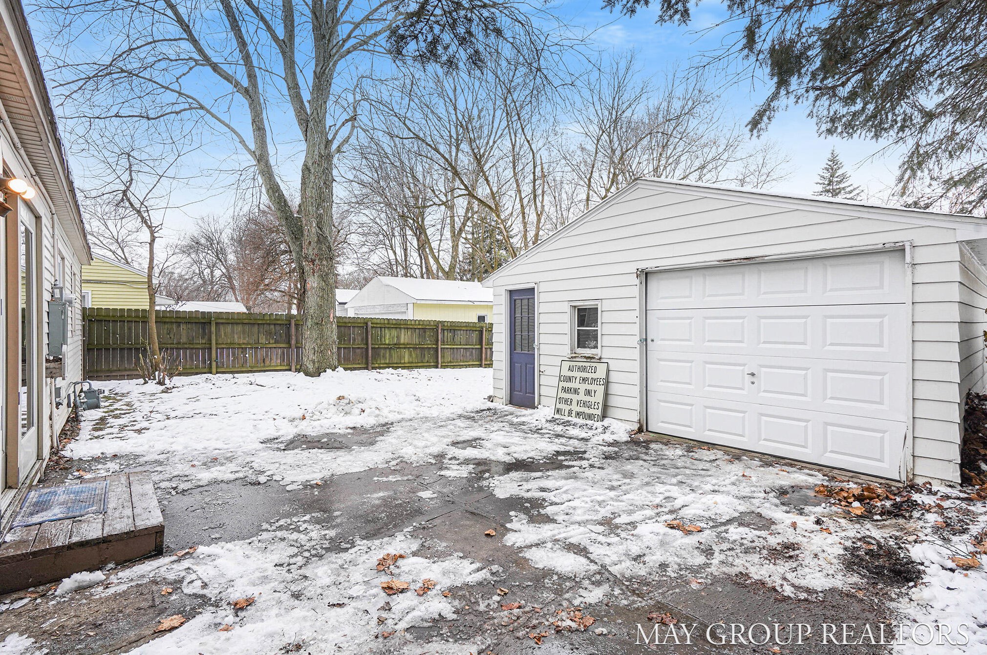 1335 Eastern Pl, Grand Rapids MI 49505-5221 exterior