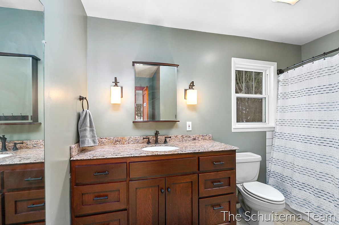 10720 56 Ave, Allendale MI 49401-8352 exterior