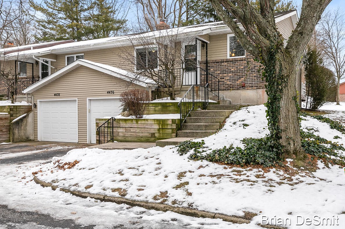 4476 Valley Dr, Grand Rapids MI  49525-1372 exterior