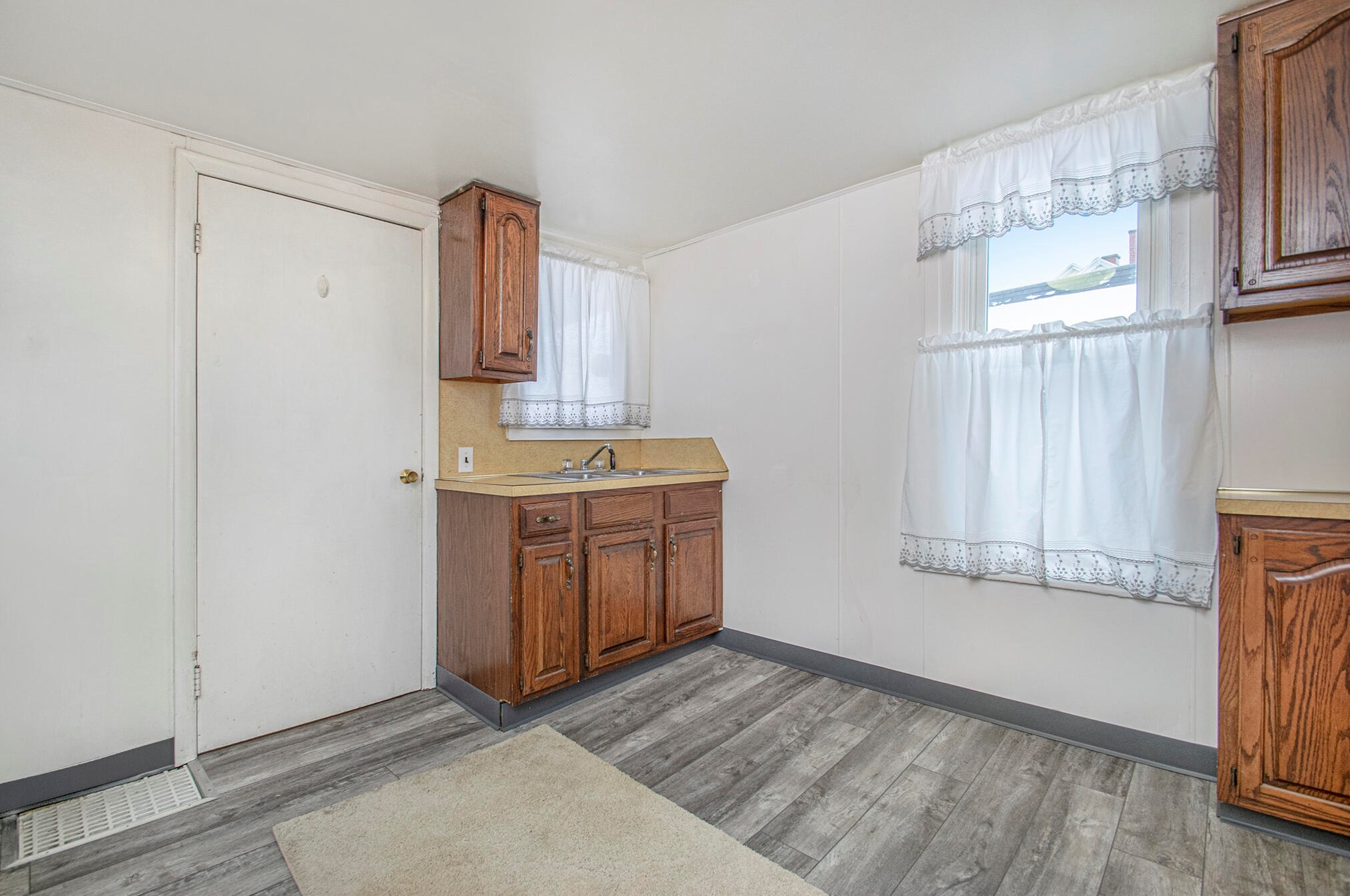 1310 Mcreynolds Ave, Grand Rapids MI 49504-3118 exterior