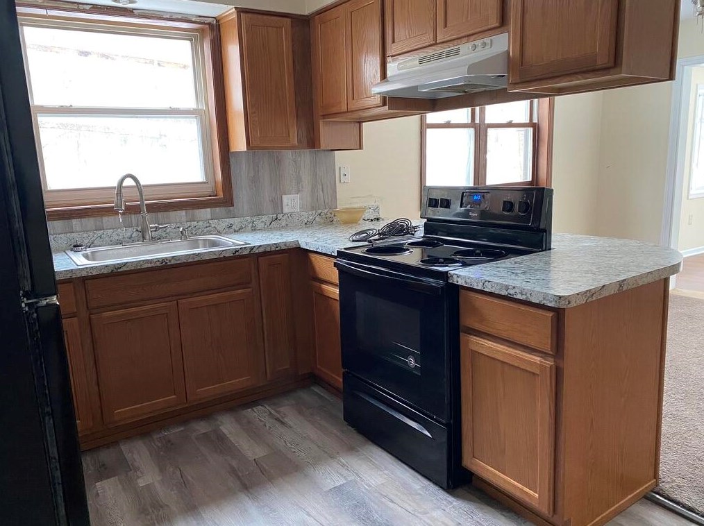 11421 52nd St Se, Lowell, MI 49331