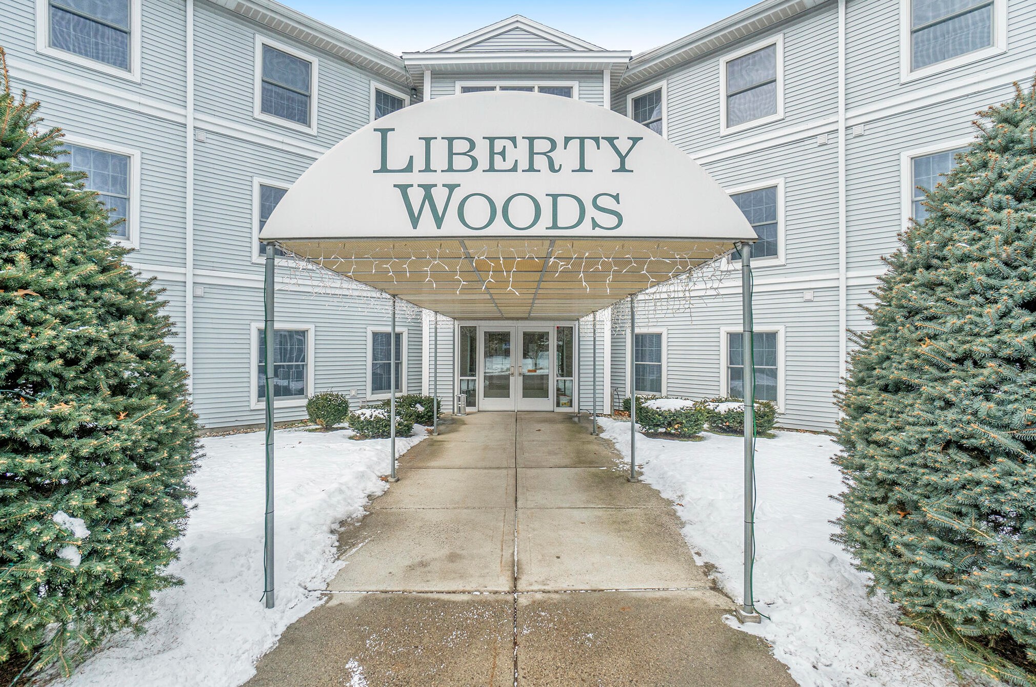 201 Dewitt Ln #206, Spring Lake, MI 49456