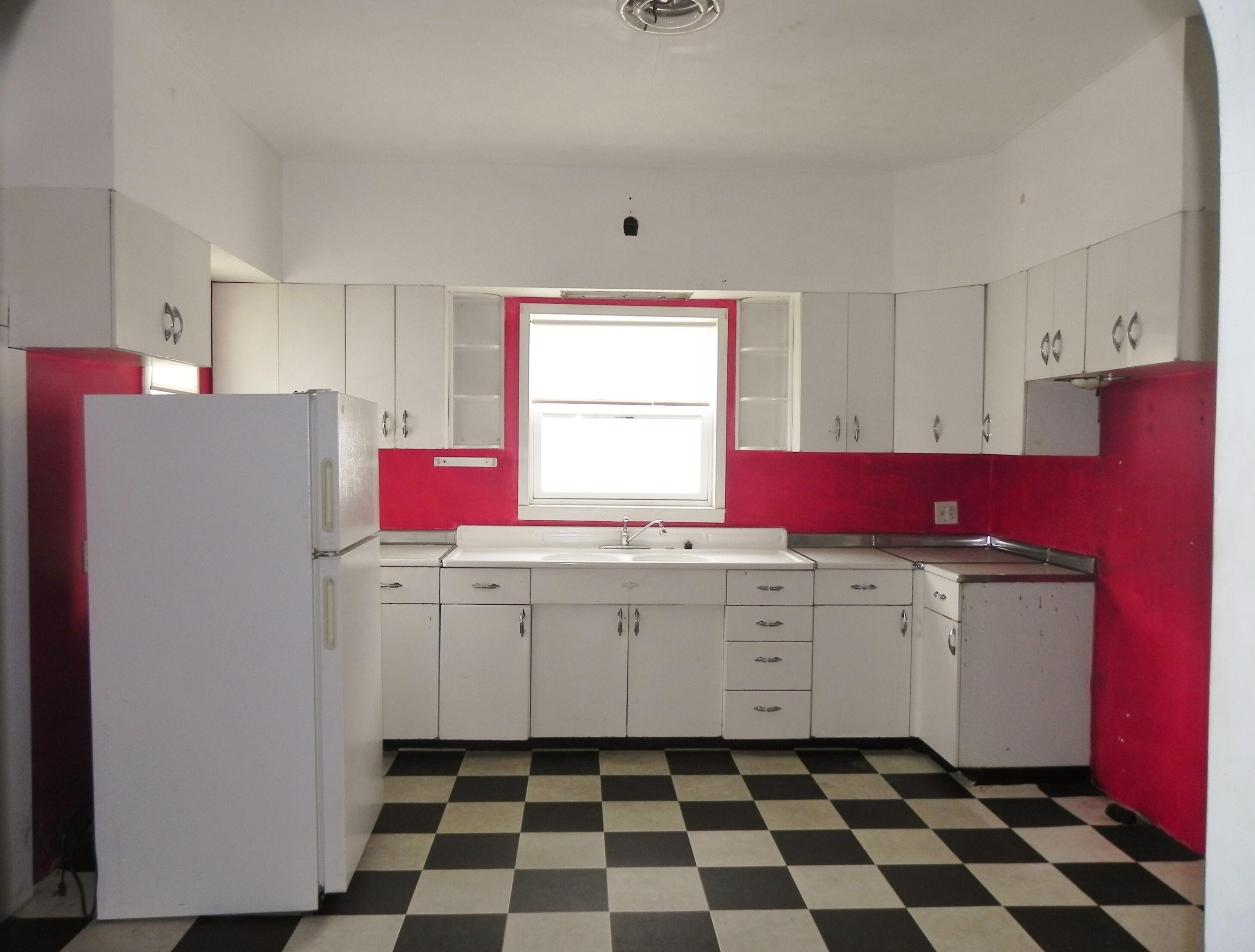 206 W Delaware St, Decatur, MI 49045