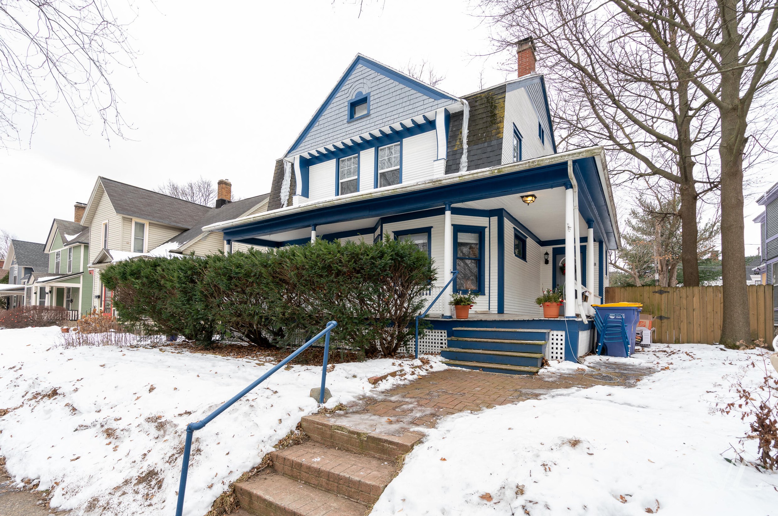 618 Hawthorne St, Grand Rapids, MI 49503-3412