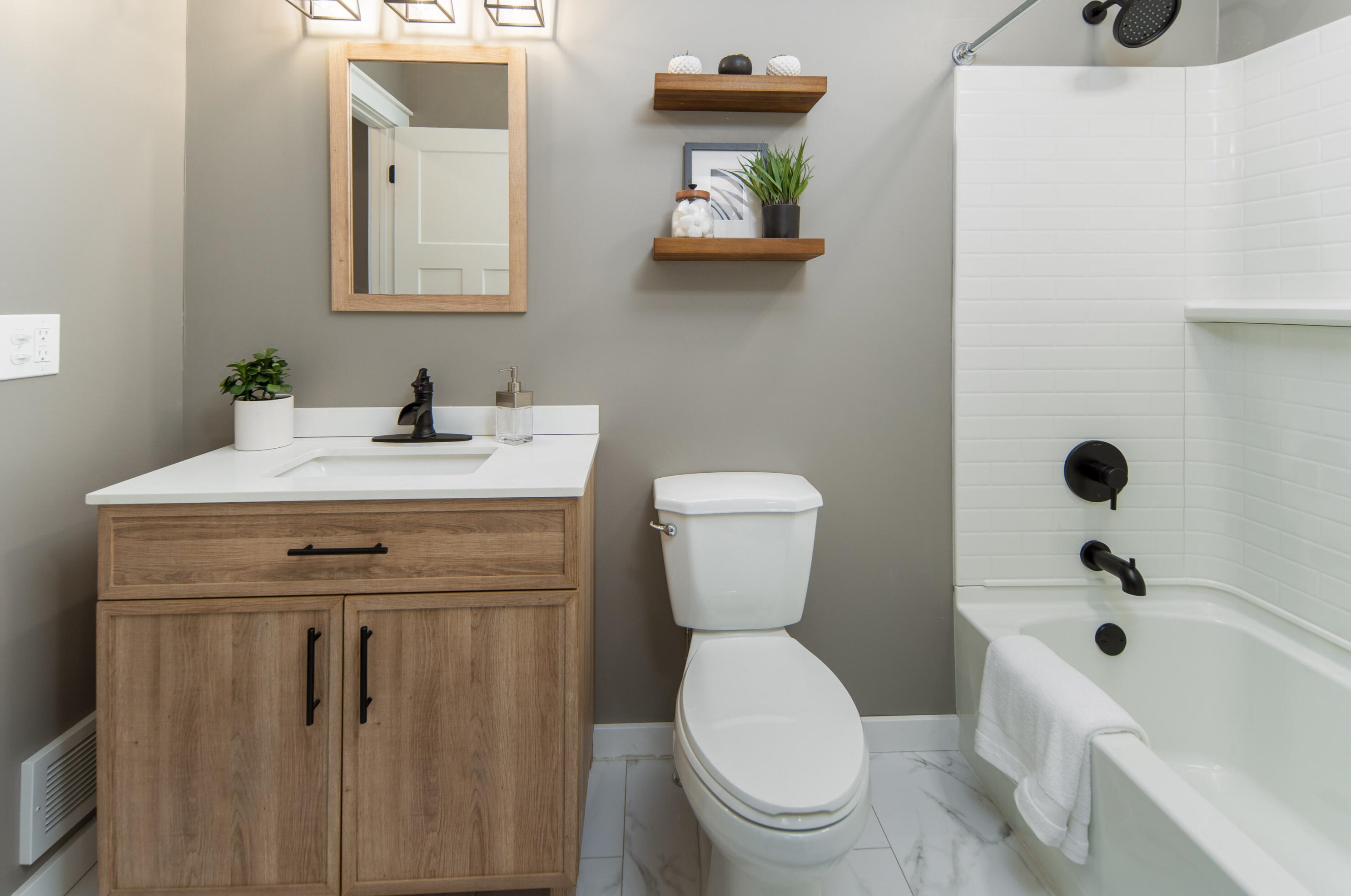 1384 Lamont, Grand Rapids MI 49504-2416 exterior