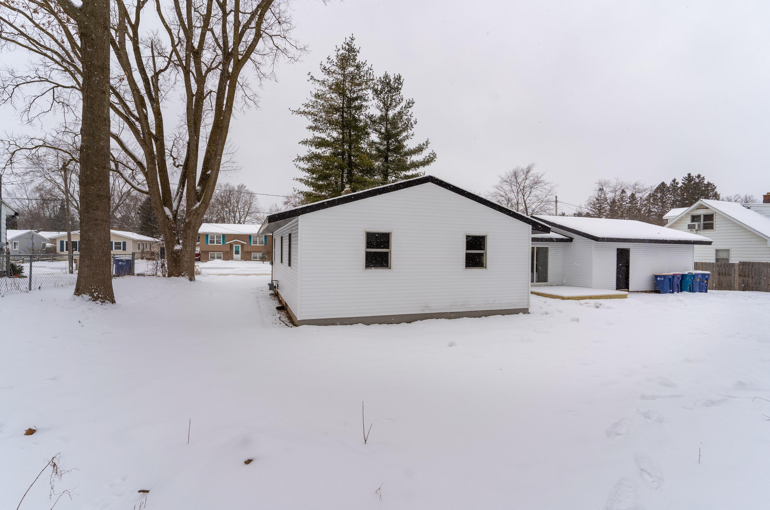 1384 Lamont, Grand Rapids MI 49504-2416 exterior