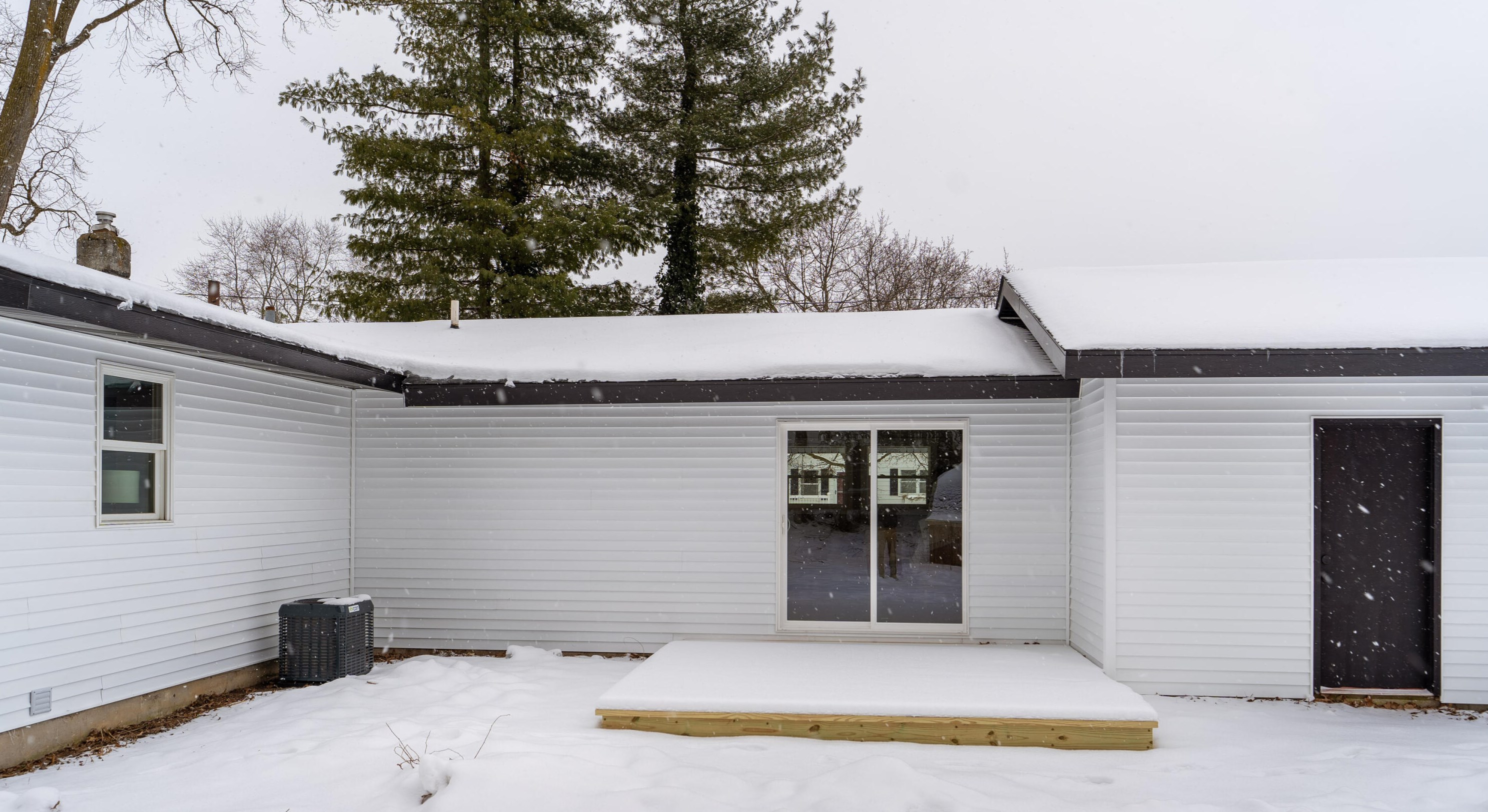 1384 Lamont, Grand Rapids MI 49504-2416 exterior