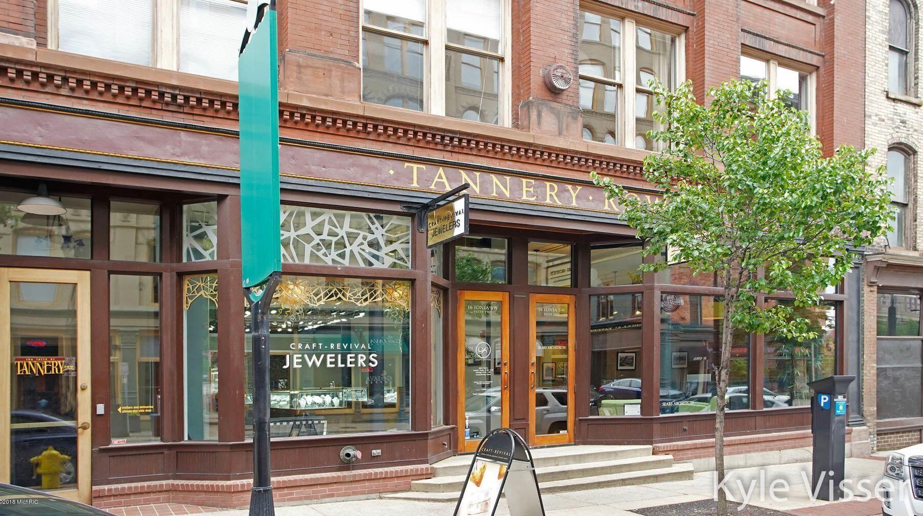 16 Ionia Ave, Grand Rapids, MI 49503-4114