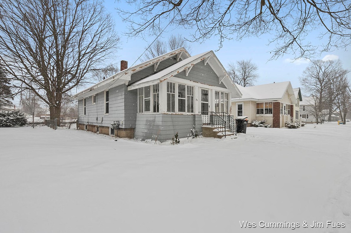 27 Centennial St, Sparta, MI 49345-1301