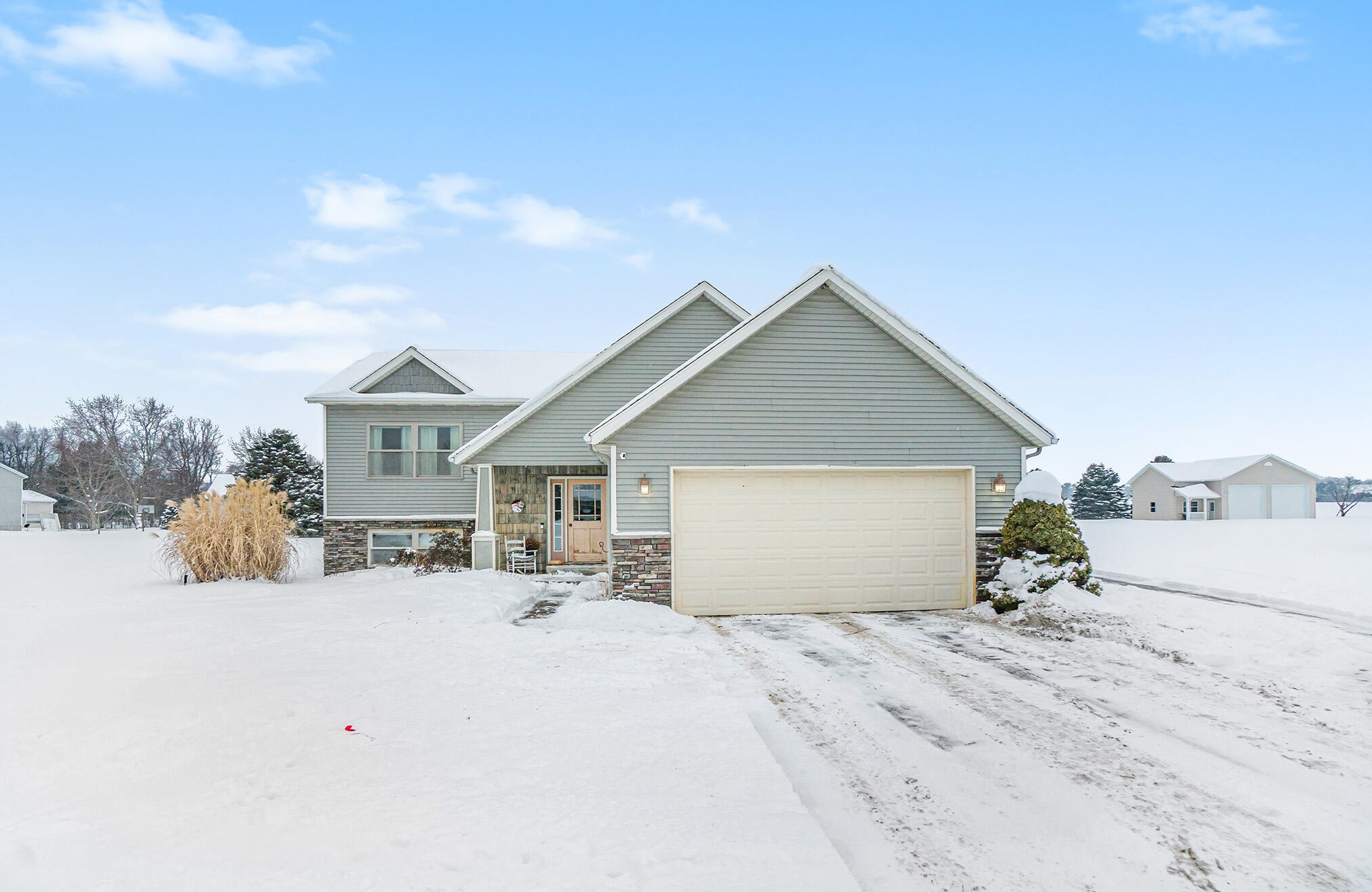 3566 Walnut Park Dr, Hamilton, MI 49419