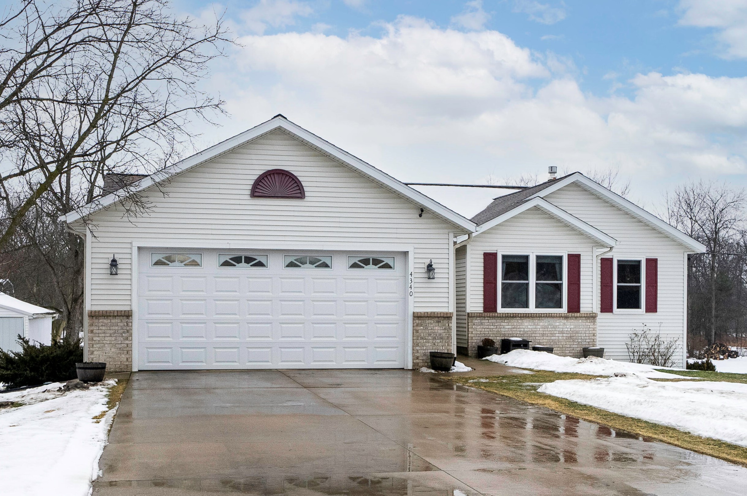 4340 17 St, Dorr MI 49323-9700 exterior