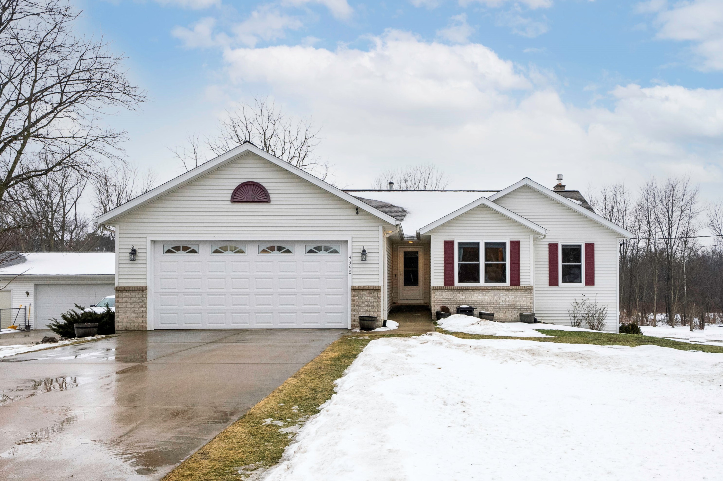 4340 17th St, Dorr, MI 49323-9700