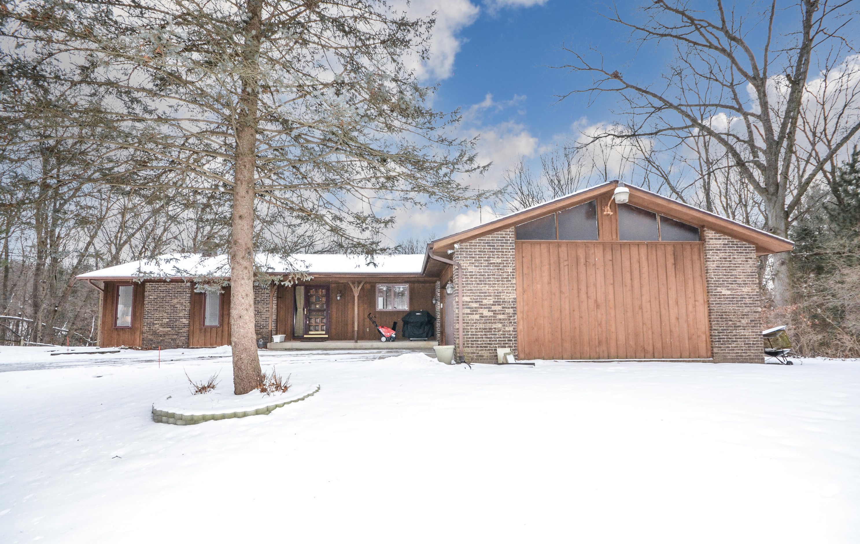 4126 Jackson Rd, Saranac, MI 48881-9735