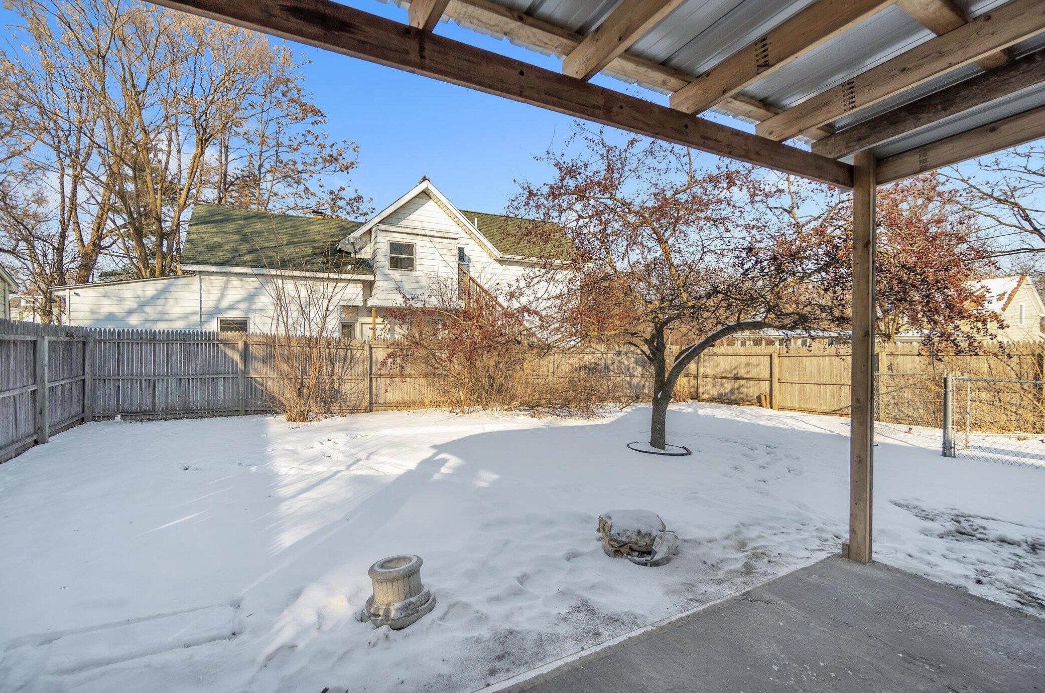 300 Douglas St, Jackson MI  49203-4128 exterior