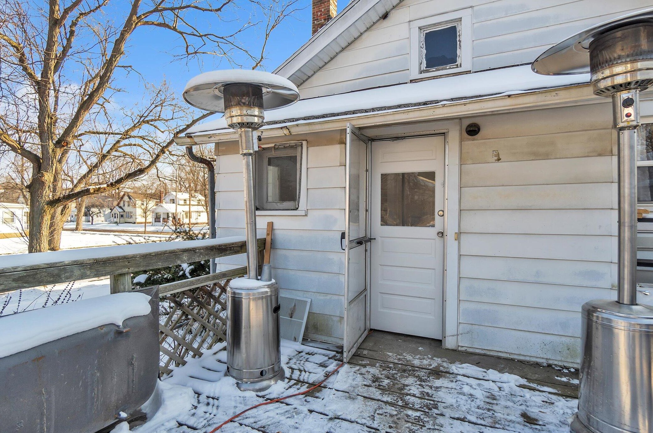 300 Douglas St, Jackson MI  49203-4128 exterior