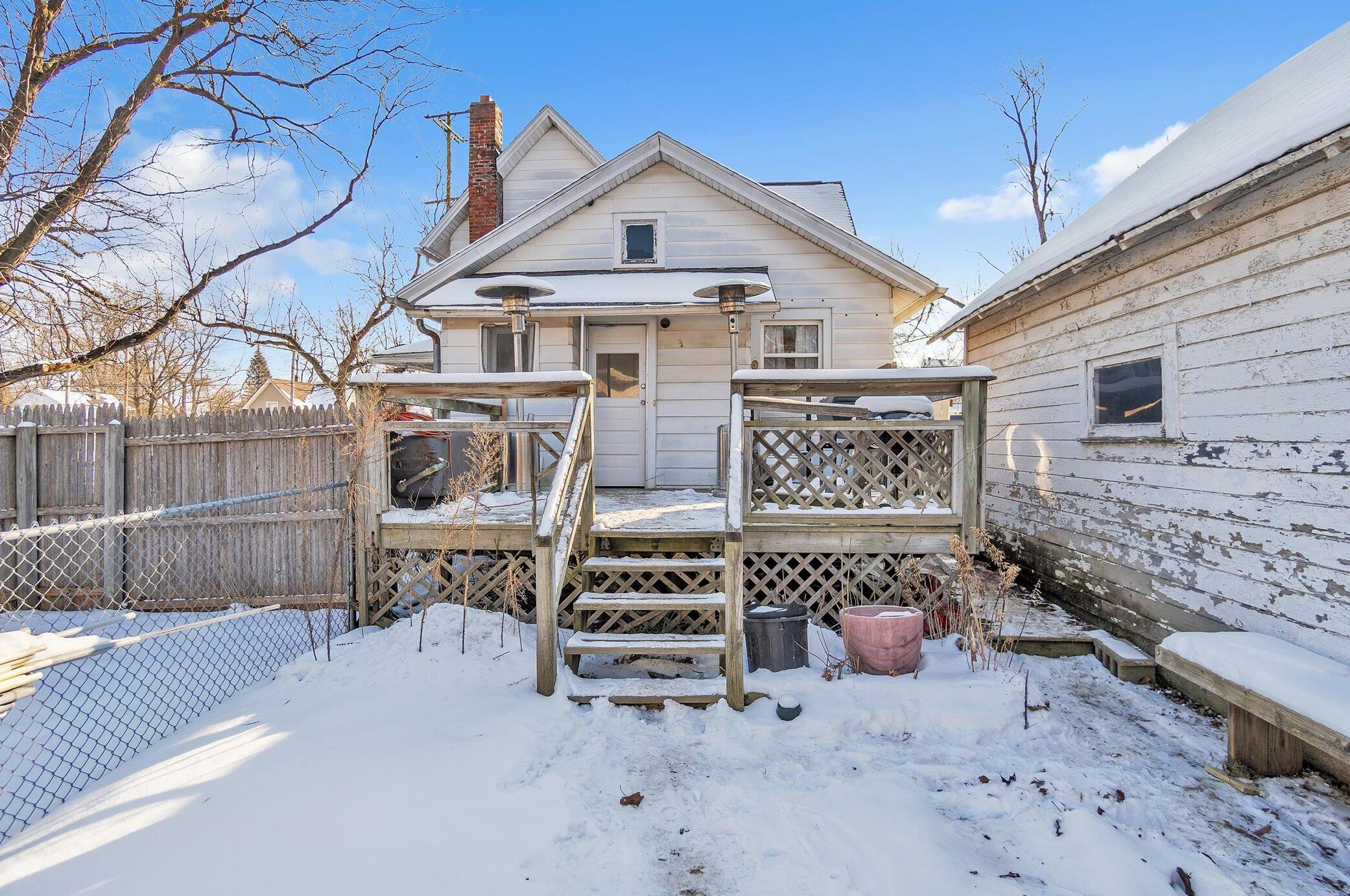 300 Douglas St, Jackson MI  49203-4128 exterior