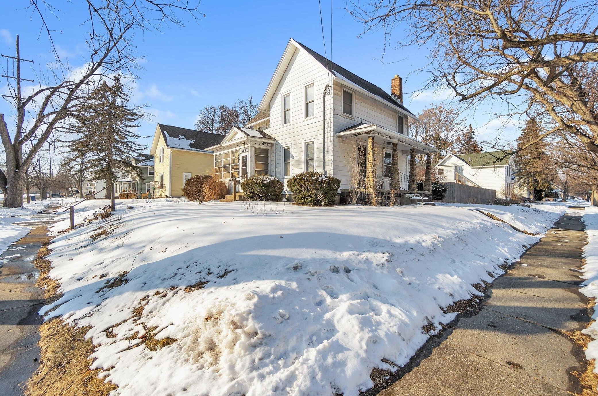 300 Douglas St, Jackson MI  49203-4128 exterior