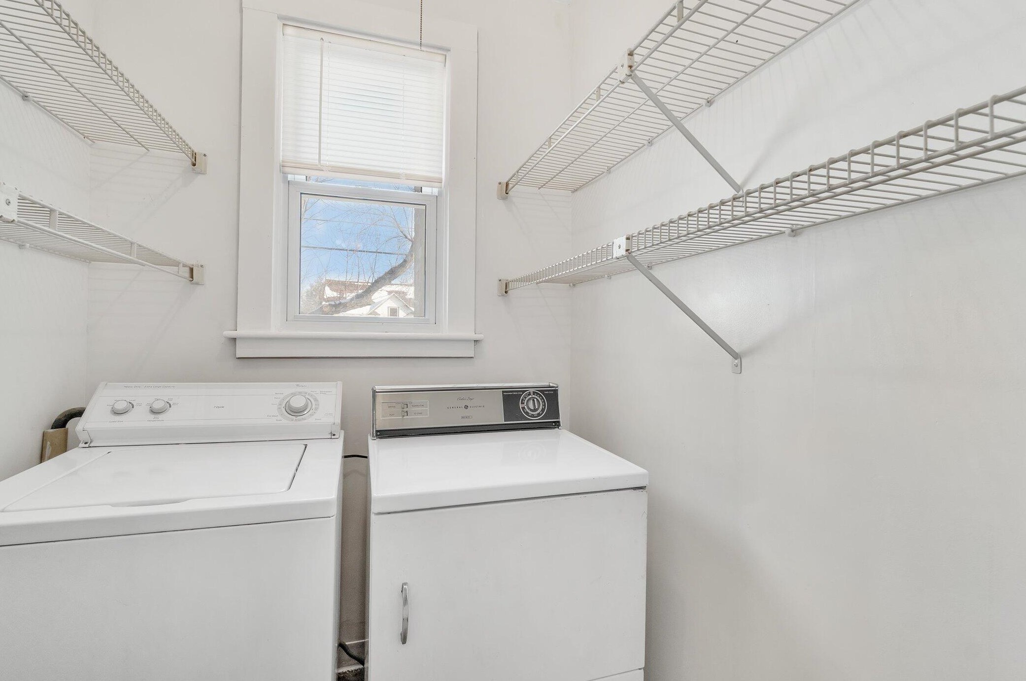 300 Douglas St, Jackson MI  49203-4128 exterior