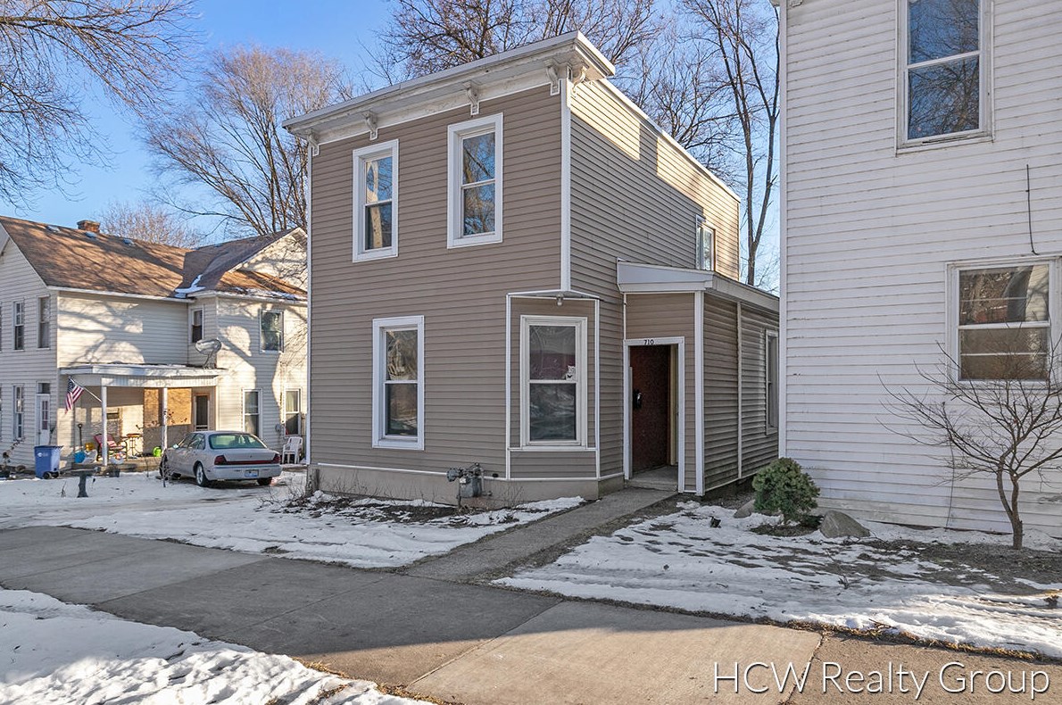 710 Clancy Ave, Grand Rapids, MI 49503-1537