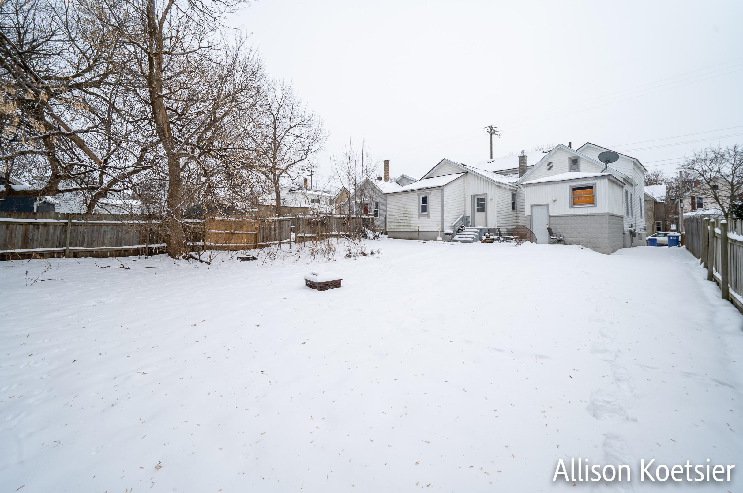 817 Veto St, Grand Rapids MI  49504-6356 exterior