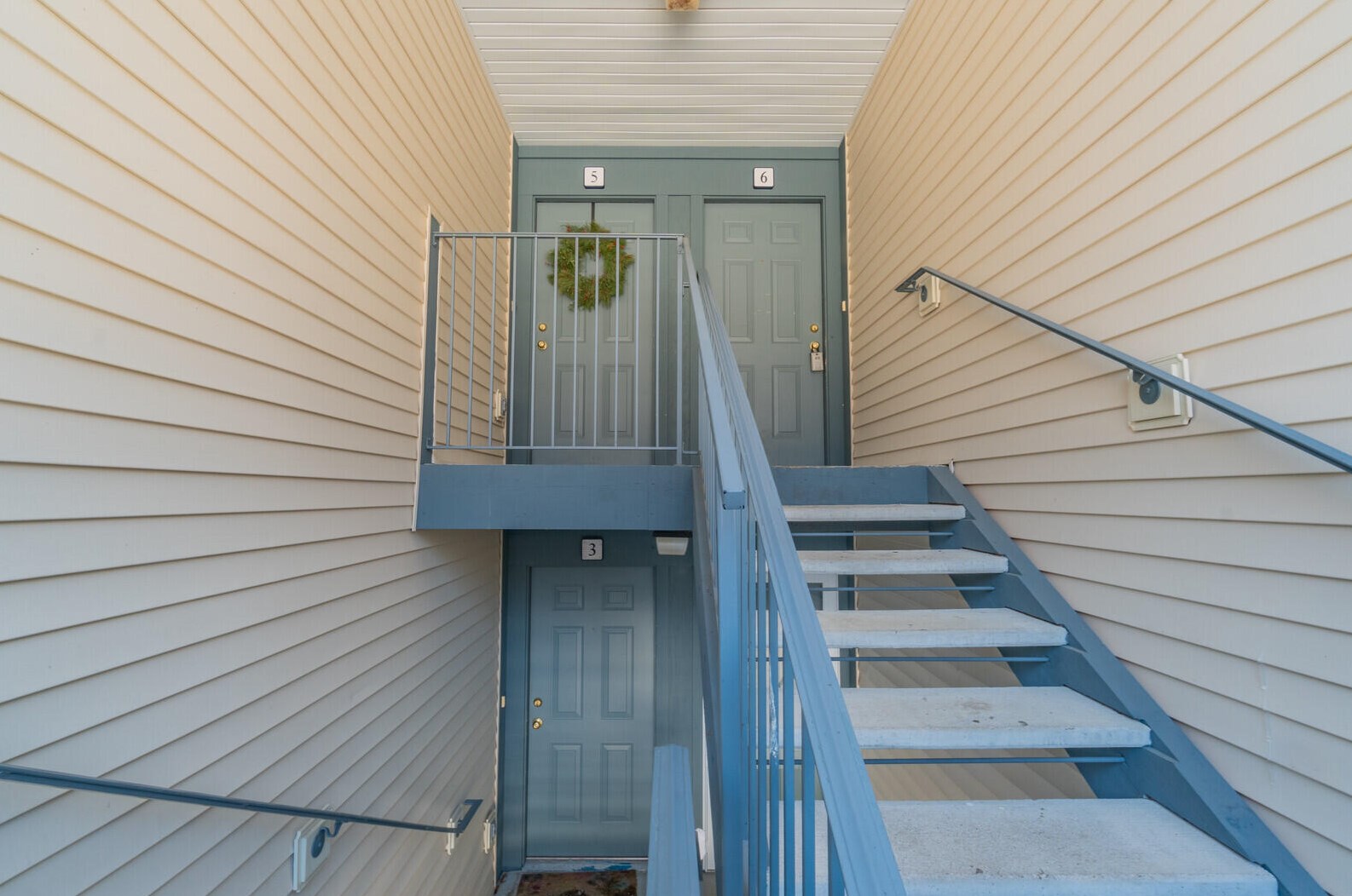 18400 N Ridge Ct #6, Spring Lake, MI 49456