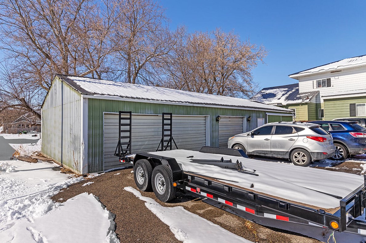 103 Tyrell St, Saint Louis, MI 48880-1766