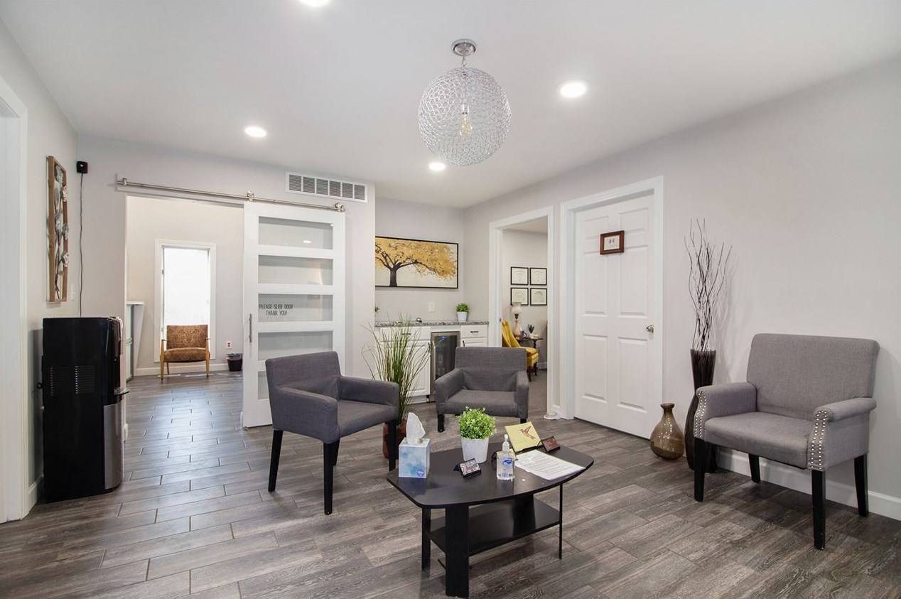 2652 Spring Arbor Rd, Jackson MI  49203-3891 exterior