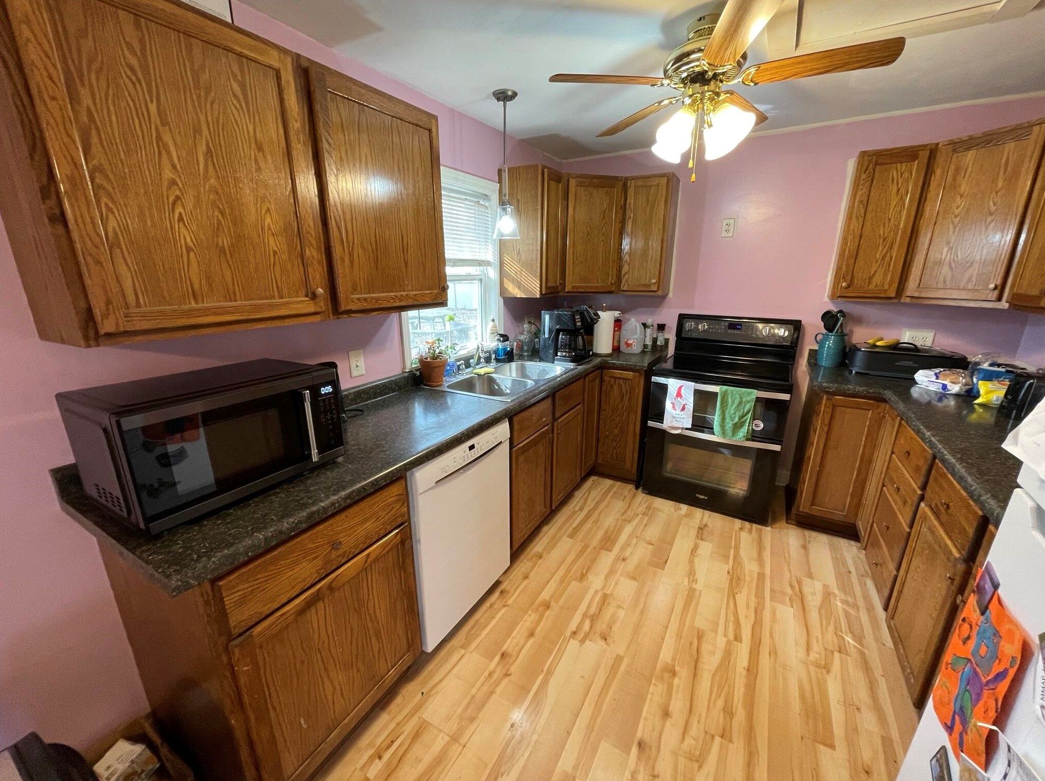 8 Oliver St, Bangor, MI 49013-1429