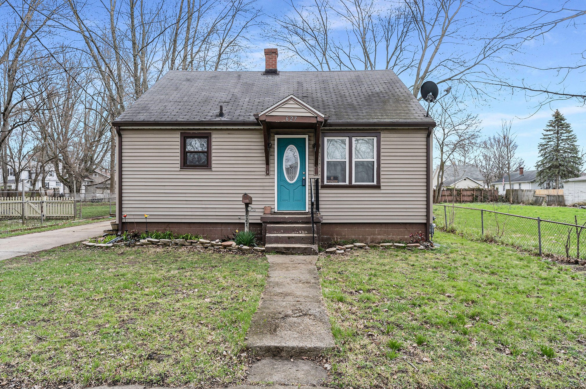 627 6th St, Niles, MI 49120-2417