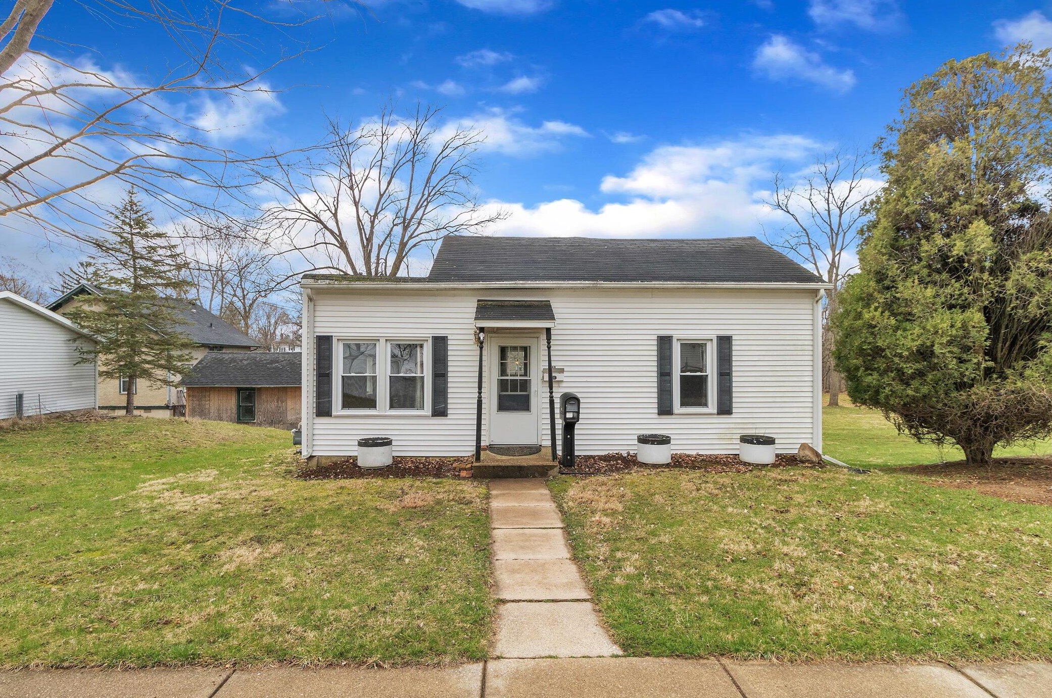 711 Union St, Marshall, MI 49068-1036