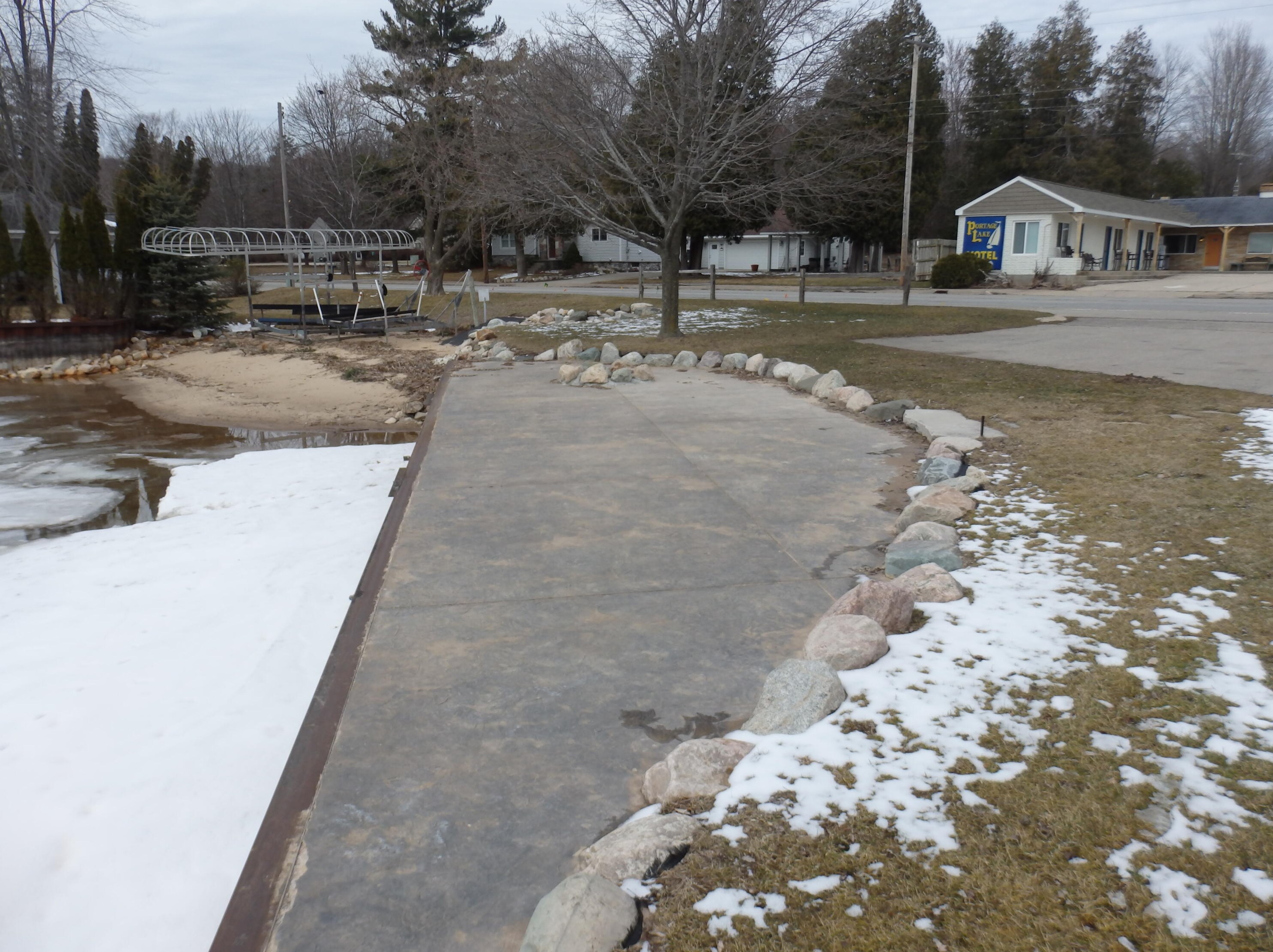 4707 Main St, Onekama, MI 49675