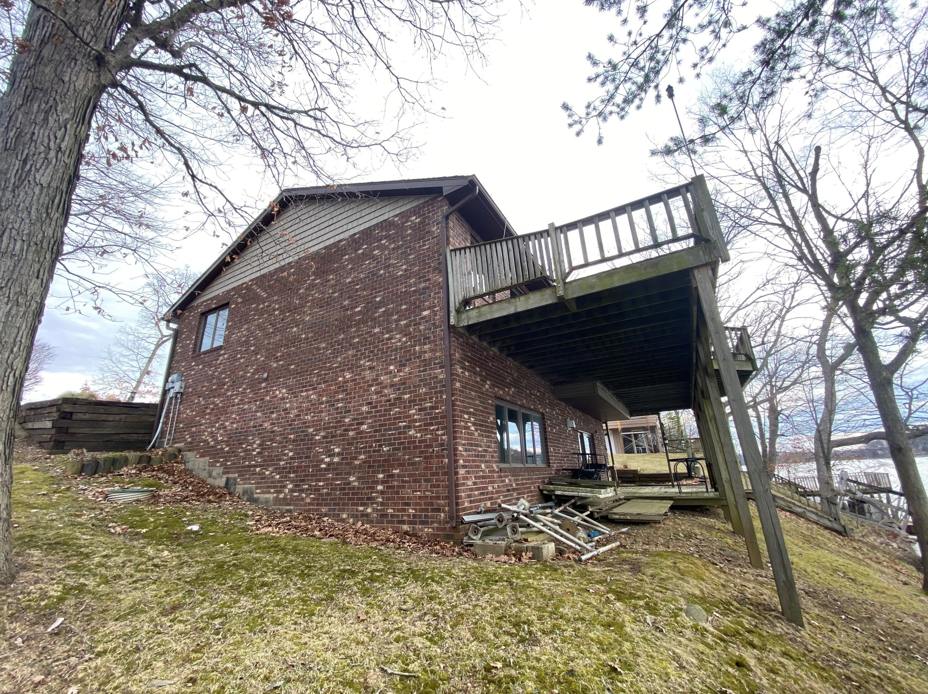 10700 Stoney Pt Dr, Delton MI 49046-9703 exterior