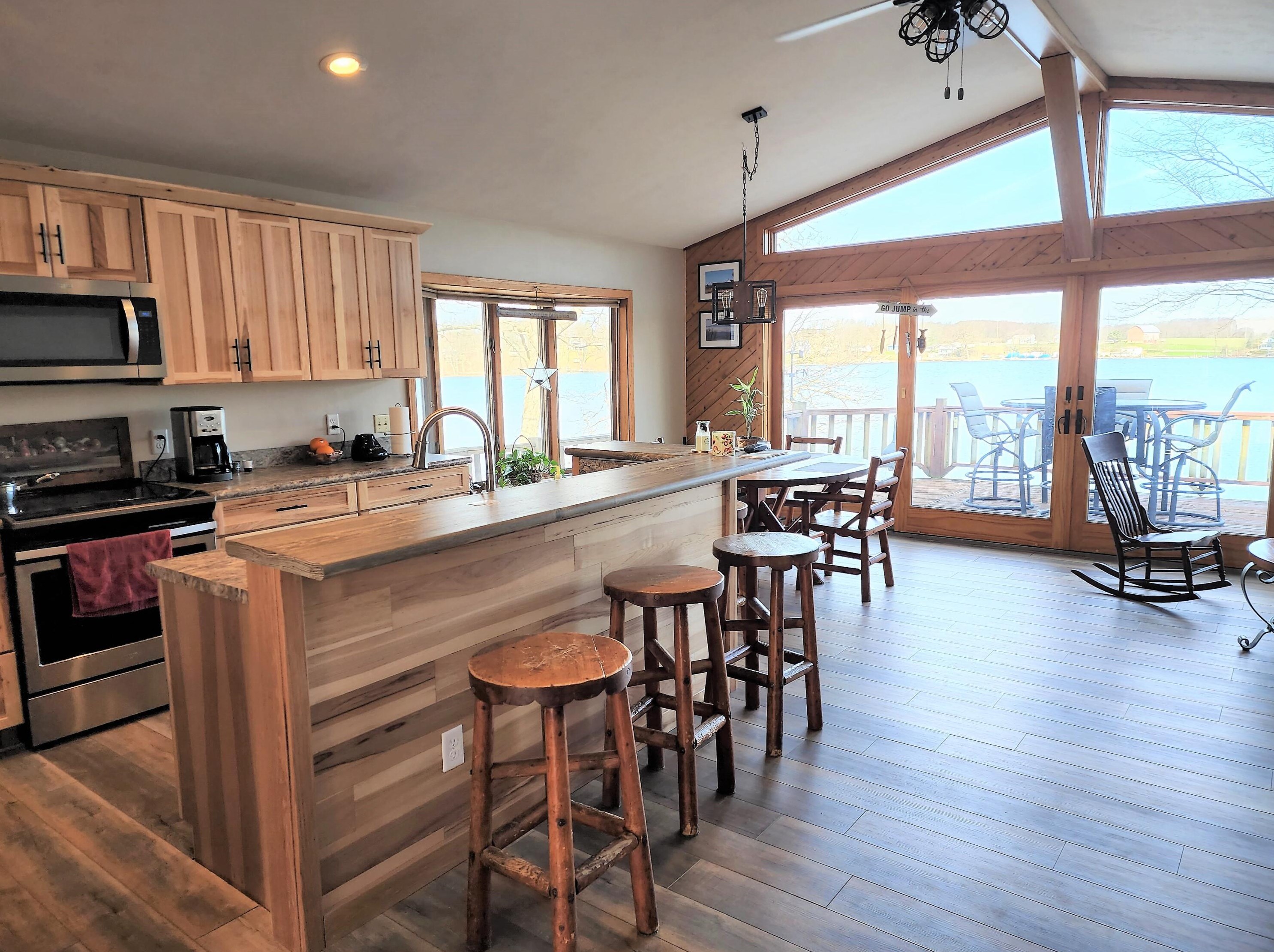 10700 Stoney Pt Dr, Delton MI 49046-9703 exterior