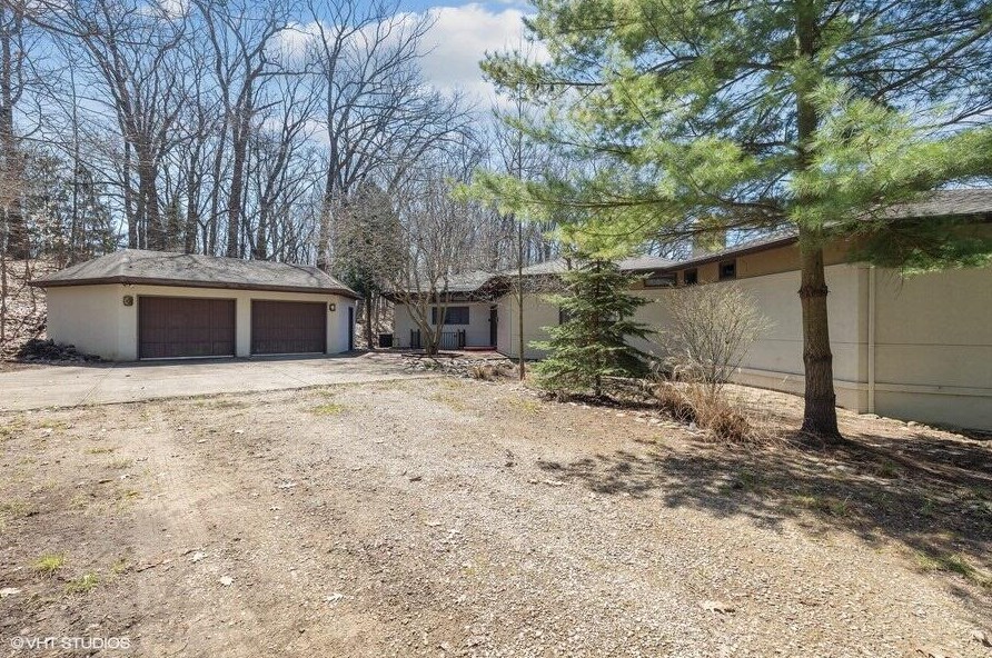 3900 Valley Path, Coloma, MI 49038-9255