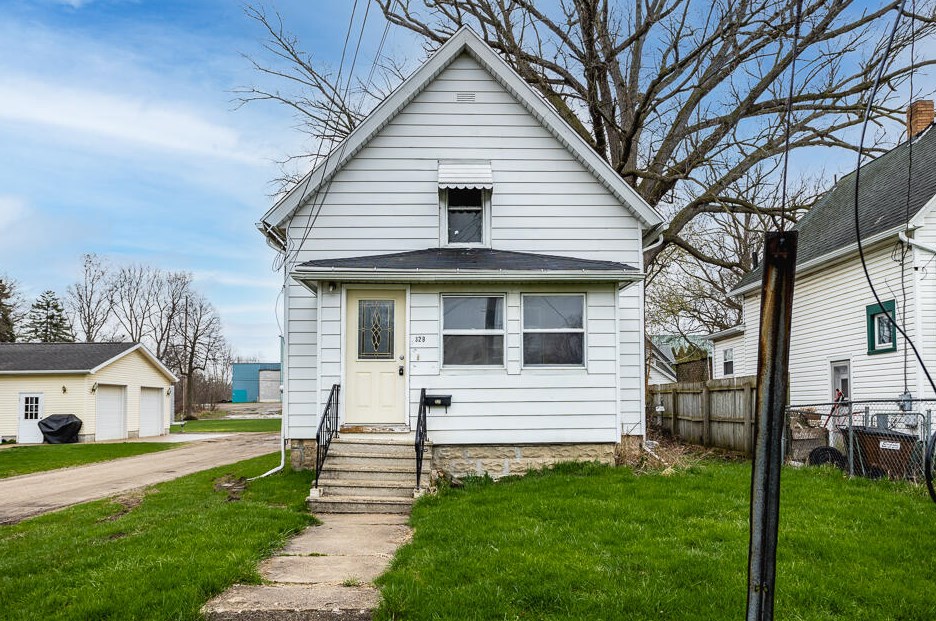 329 Forbes St, Jackson MI 49202-3712 exterior