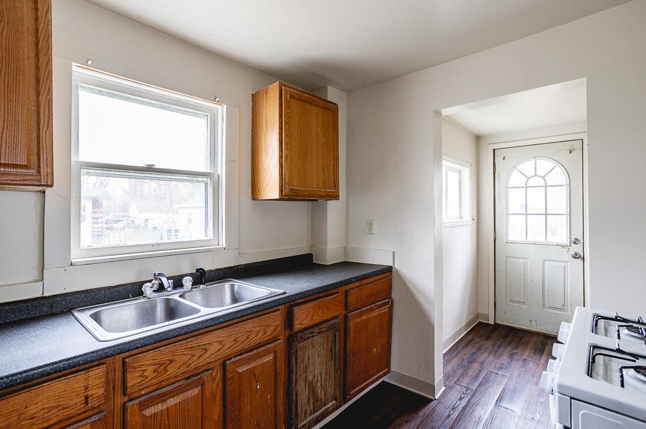 329 Forbes St, Jackson MI 49202-3712 exterior