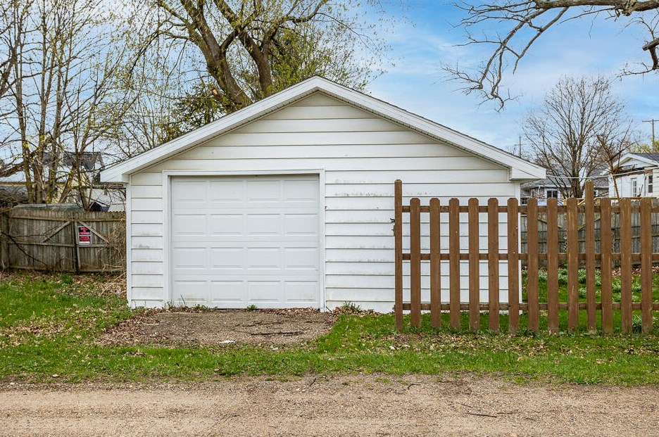 329 Forbes St, Jackson MI 49202-3712 exterior