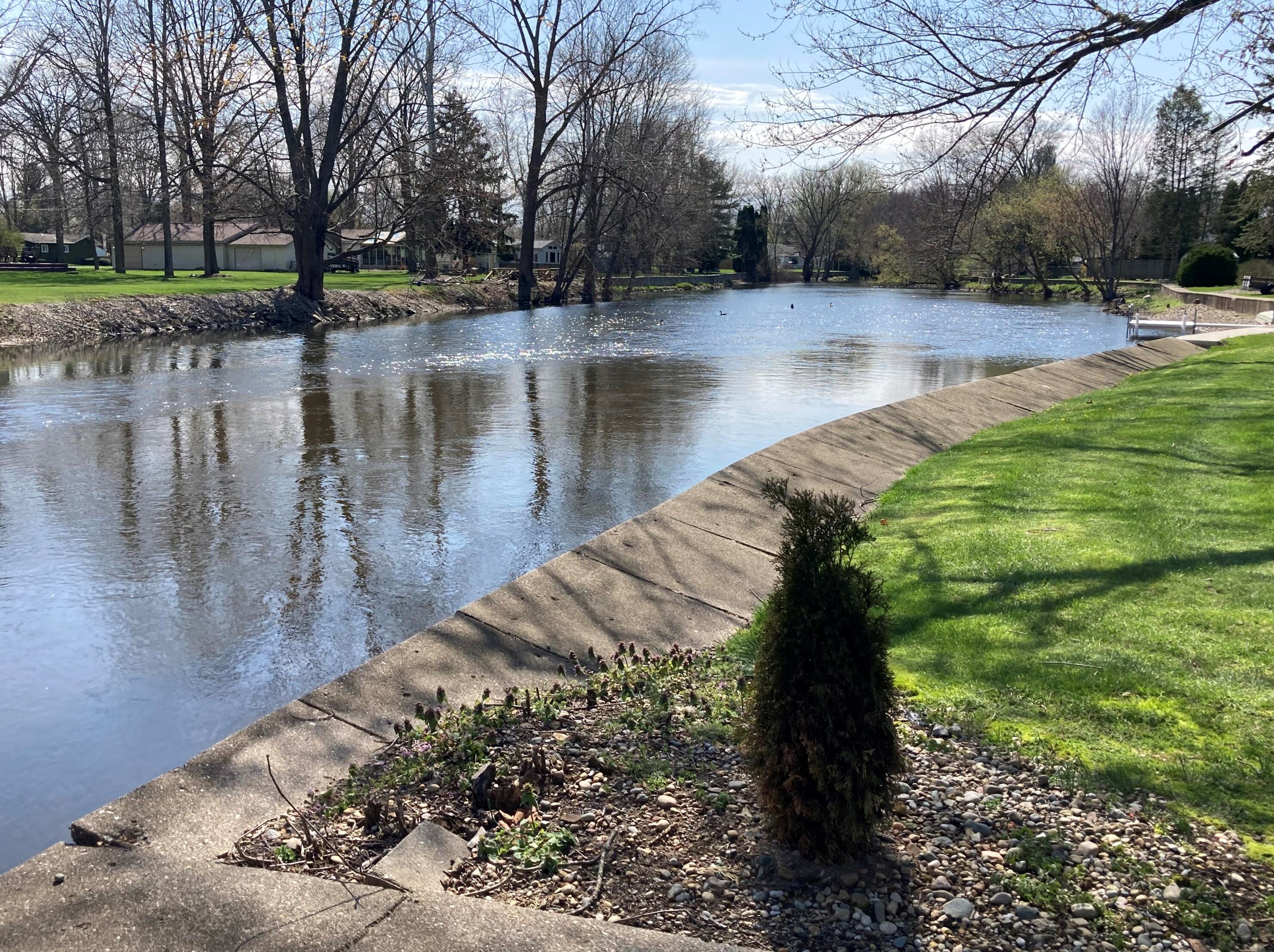 627 Fall River Dr, Coldwater MI 49036-9170 exterior