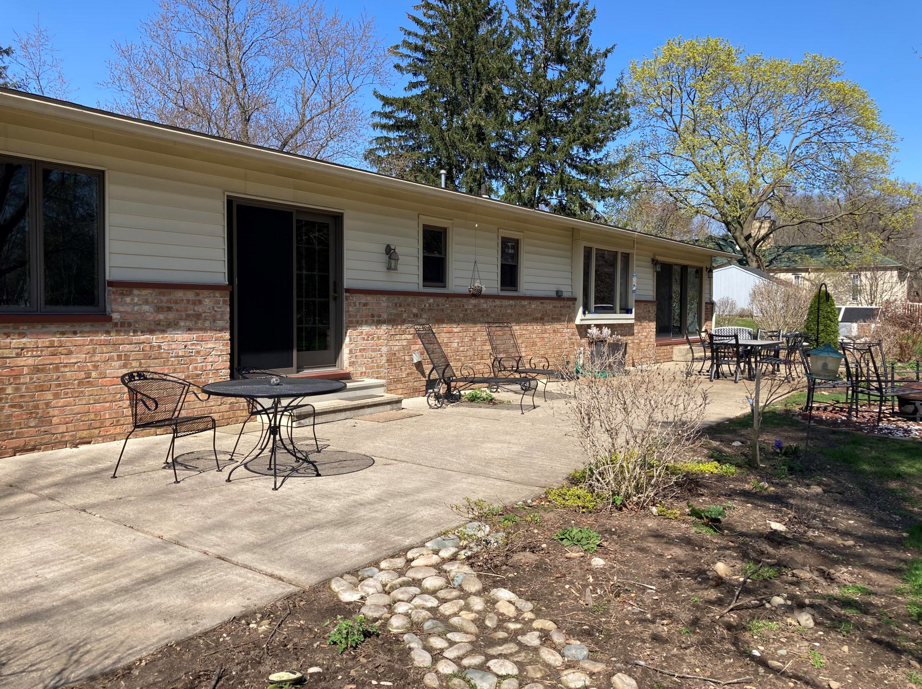 627 Fall River Dr, Coldwater MI 49036-9170 exterior