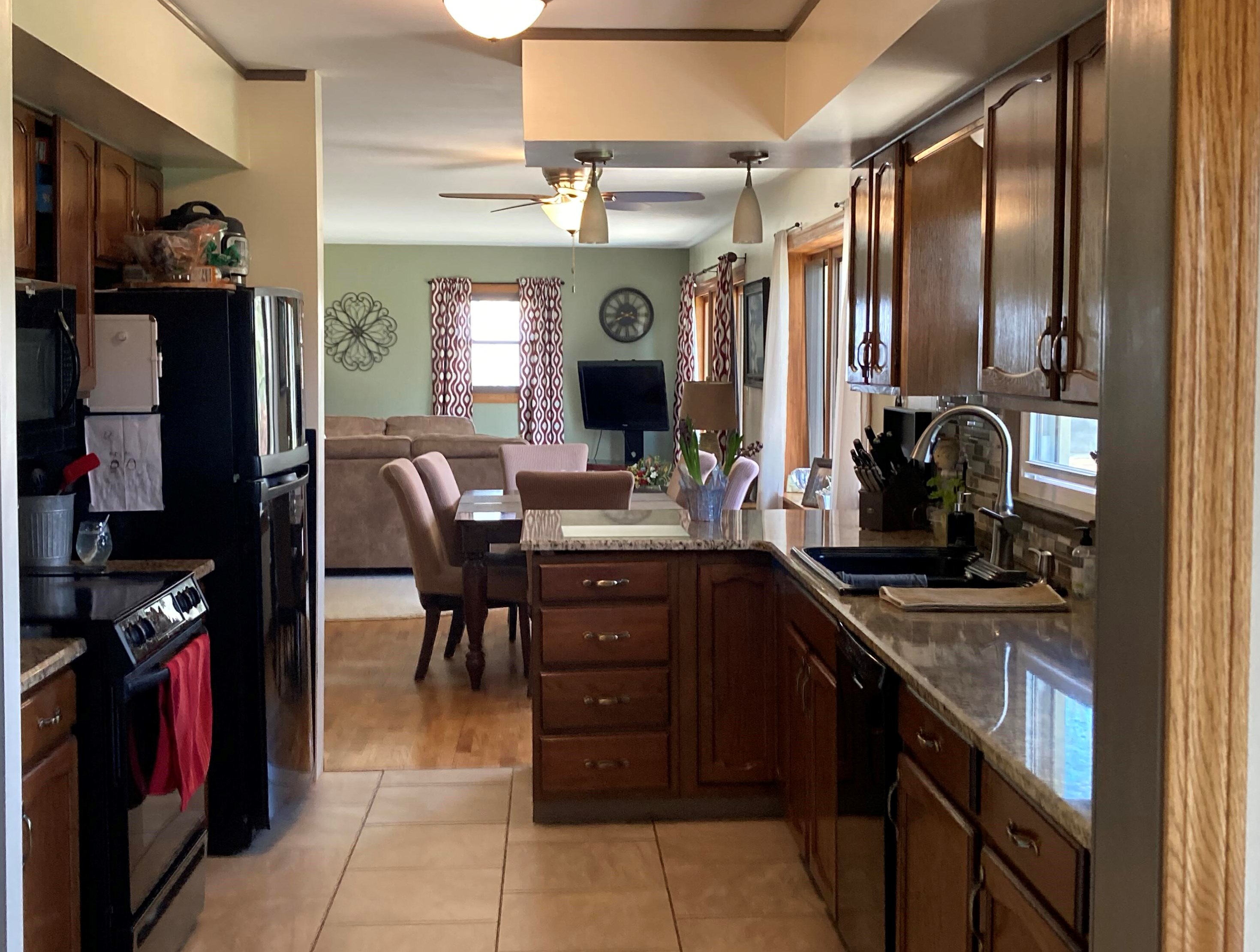 627 Fall River Dr, Coldwater MI 49036-9170 exterior