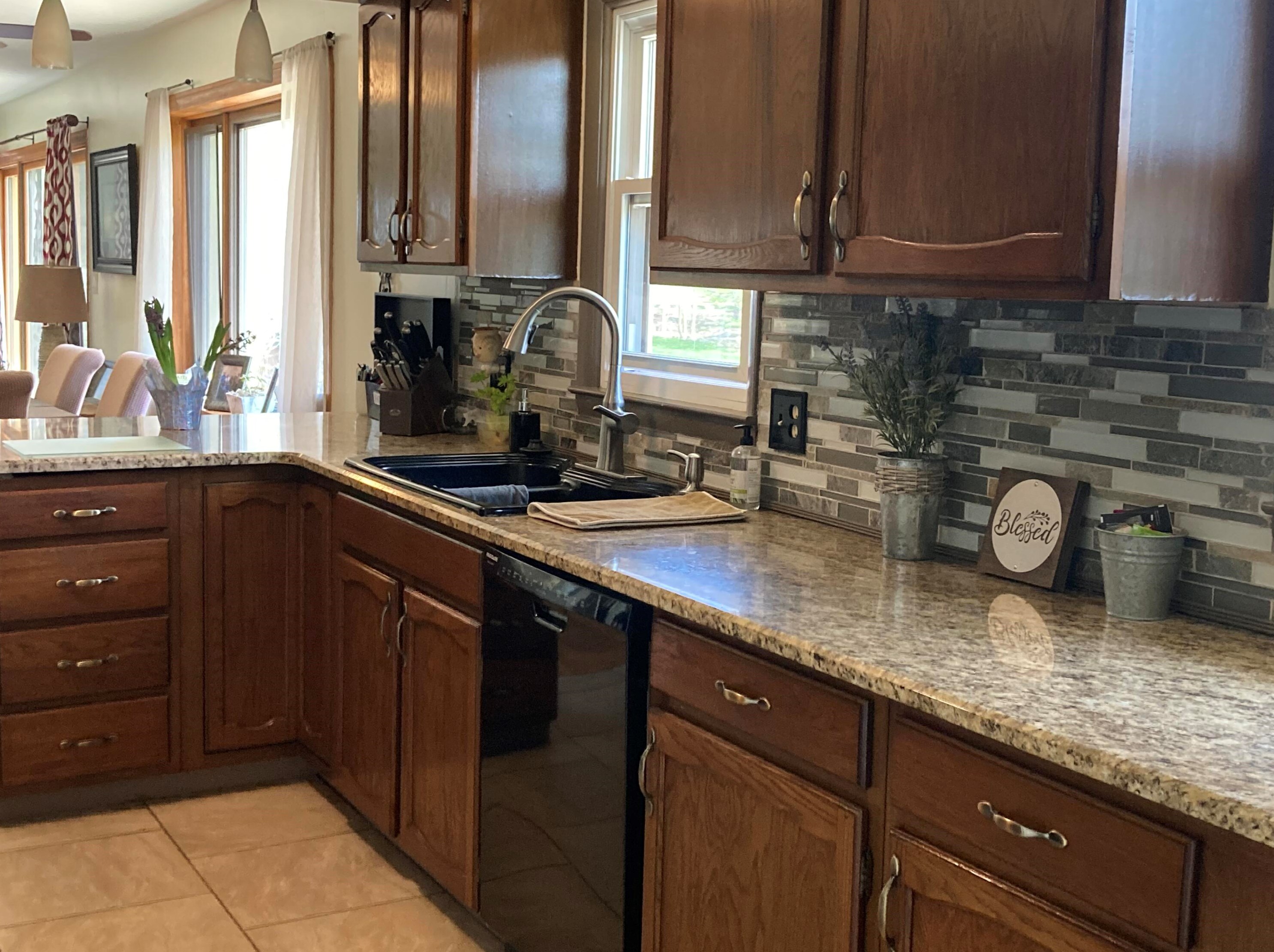 627 Fall River Dr, Coldwater MI 49036-9170 exterior