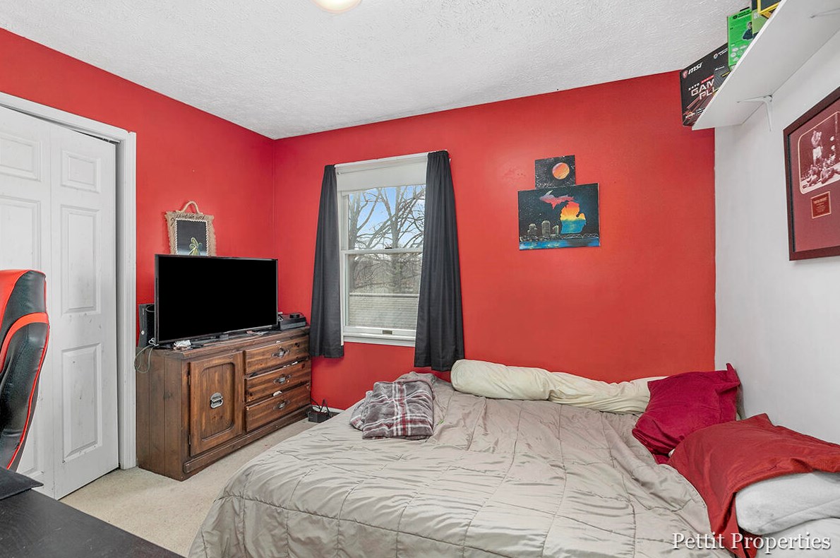 5186 Ada Dr, Ada MI 49301-7547 exterior